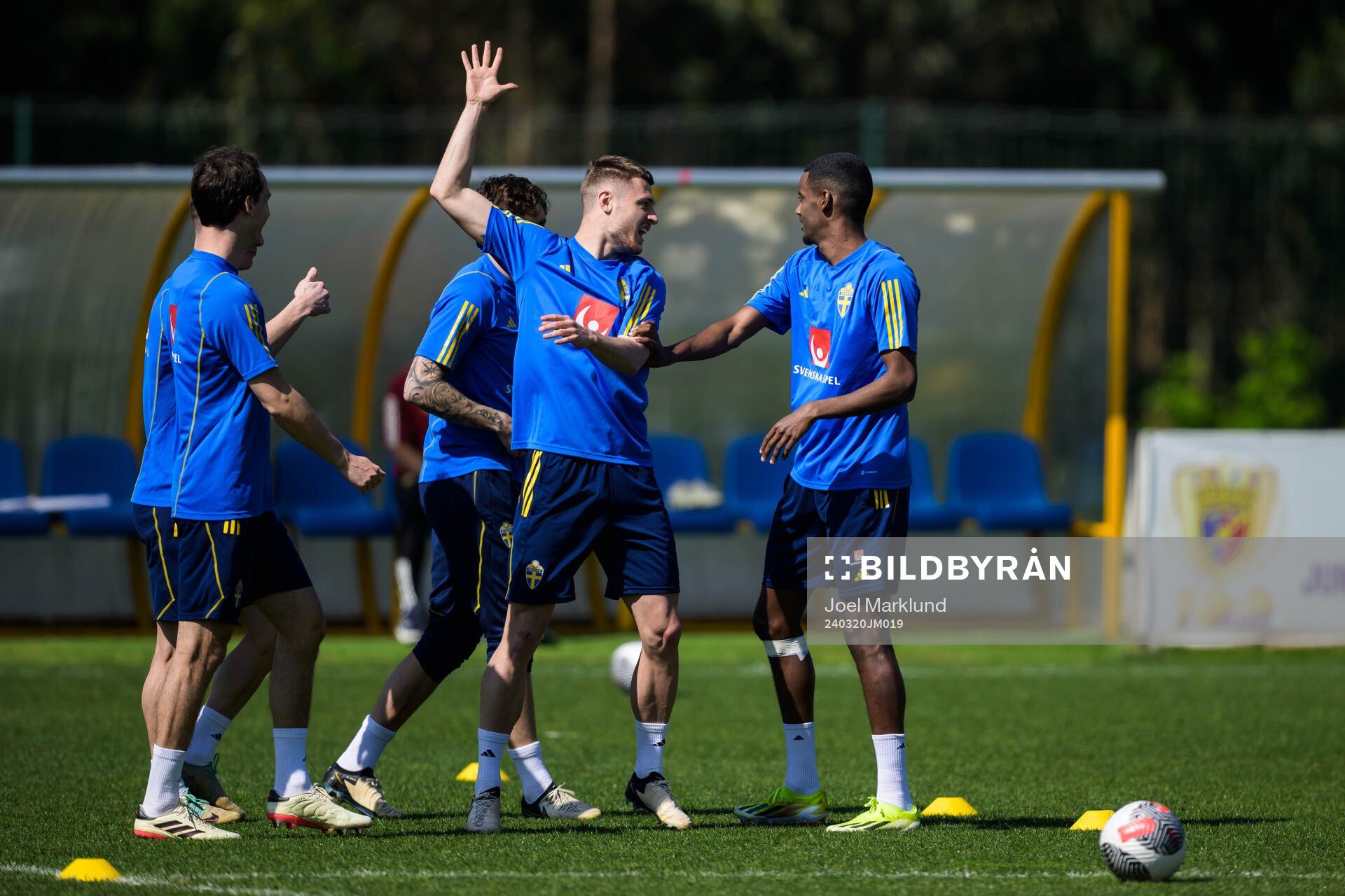Mattias Svanberg and Alexander Isak of the Swedish men's