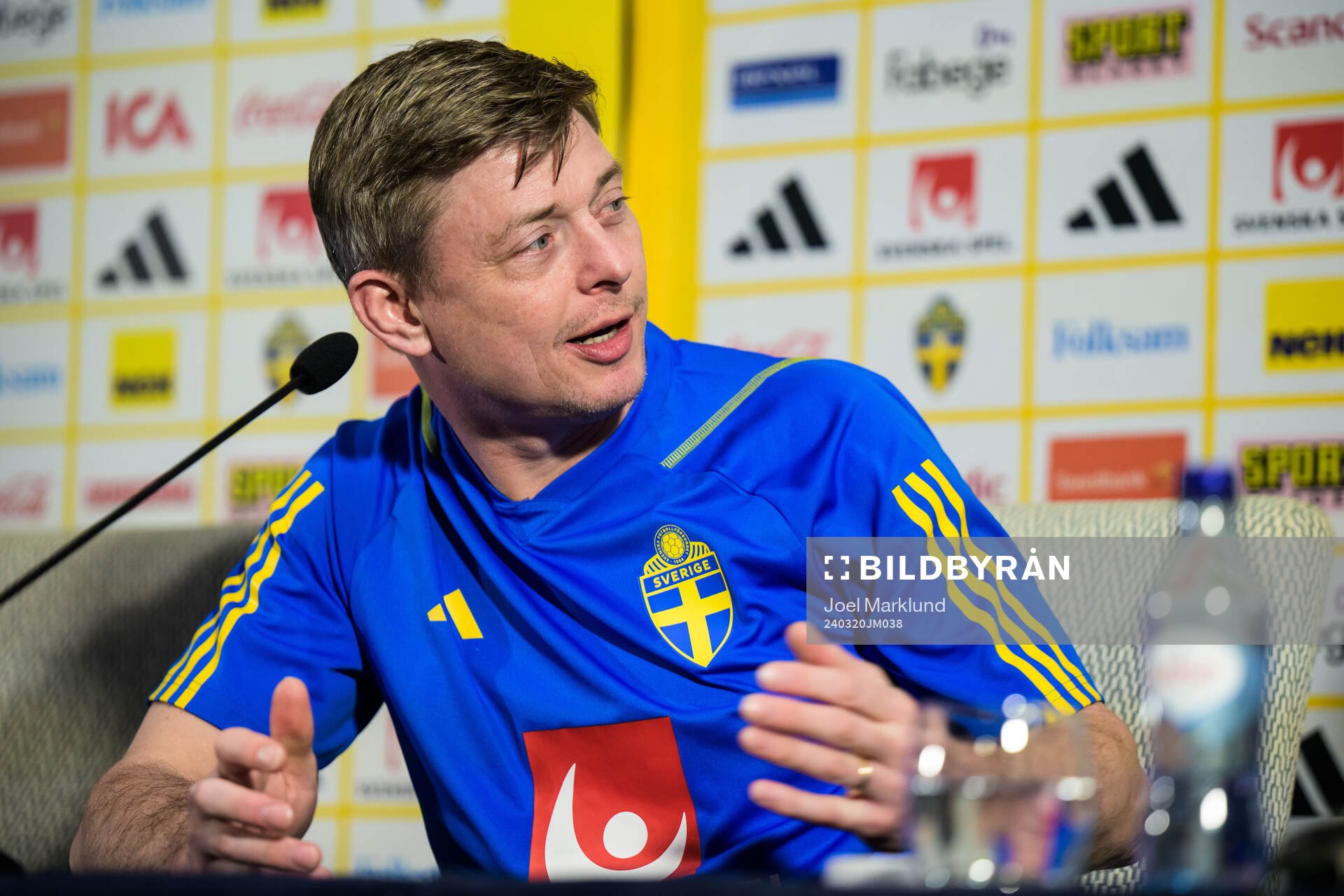 Head coach Jon Dahl Tomasson of the Swedish men's national