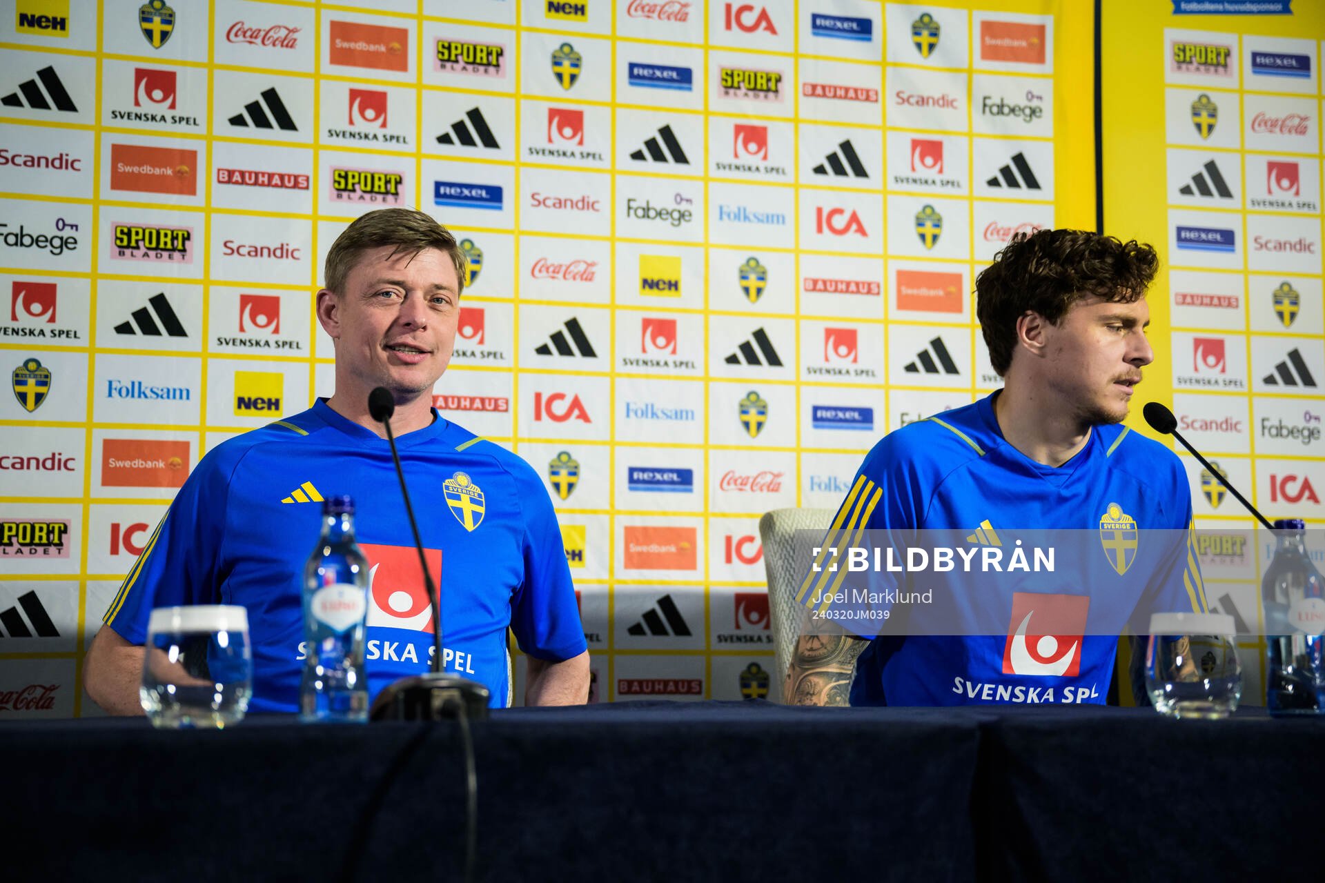 Head coach Jon Dahl Tomasson and Victor Nilsson Lindelöf