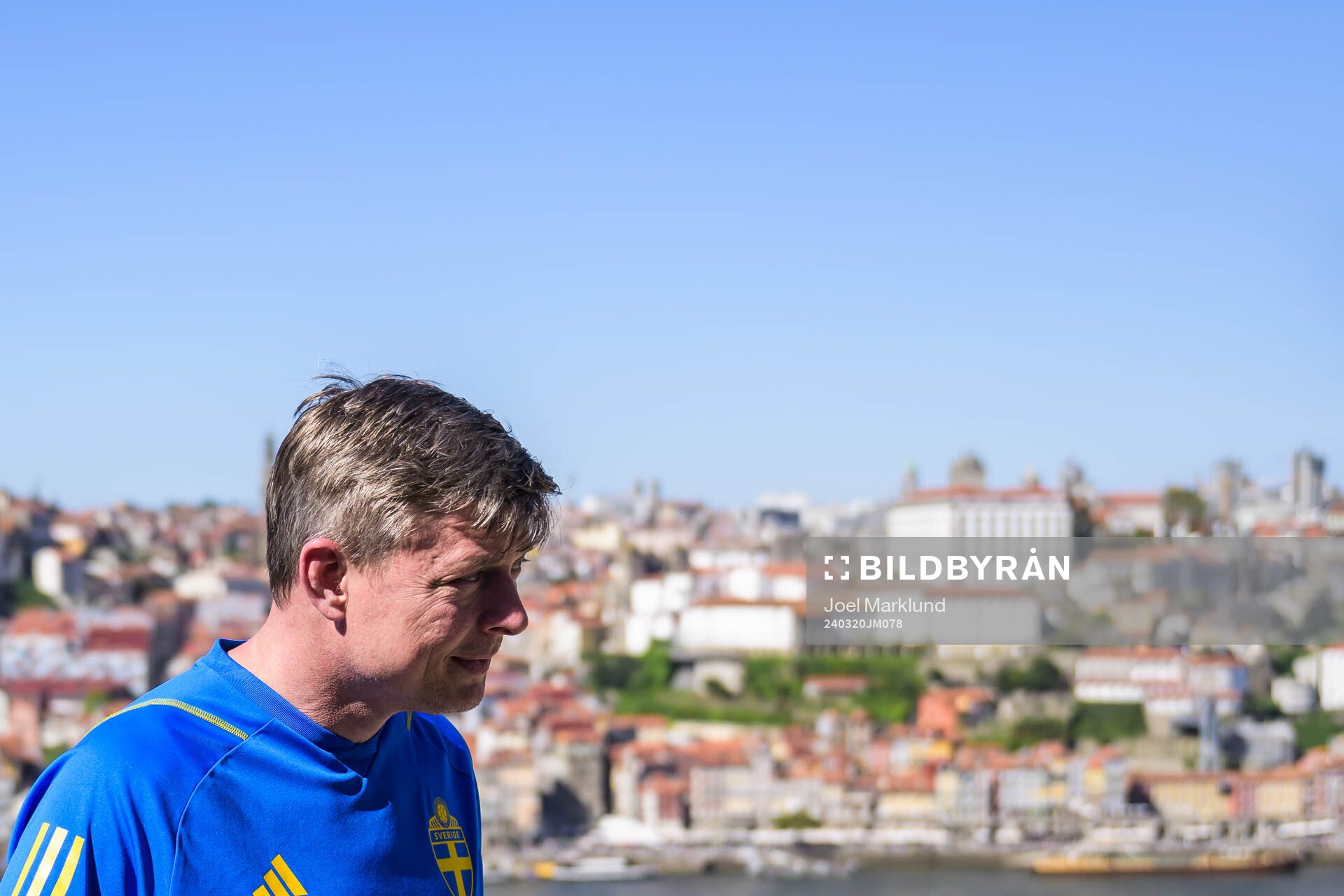 Head coach Jon Dahl Tomasson of the Swedish men's national