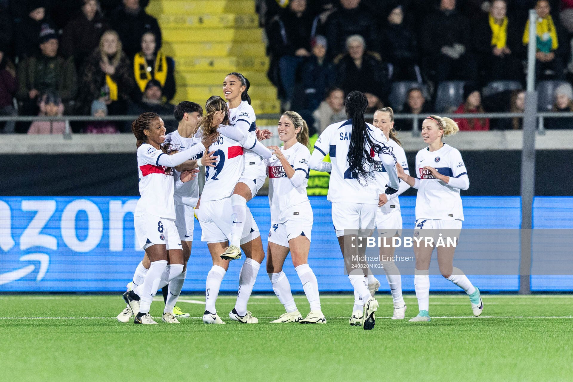 Eva Gaetino of Paris Saint Germain celebrates with team