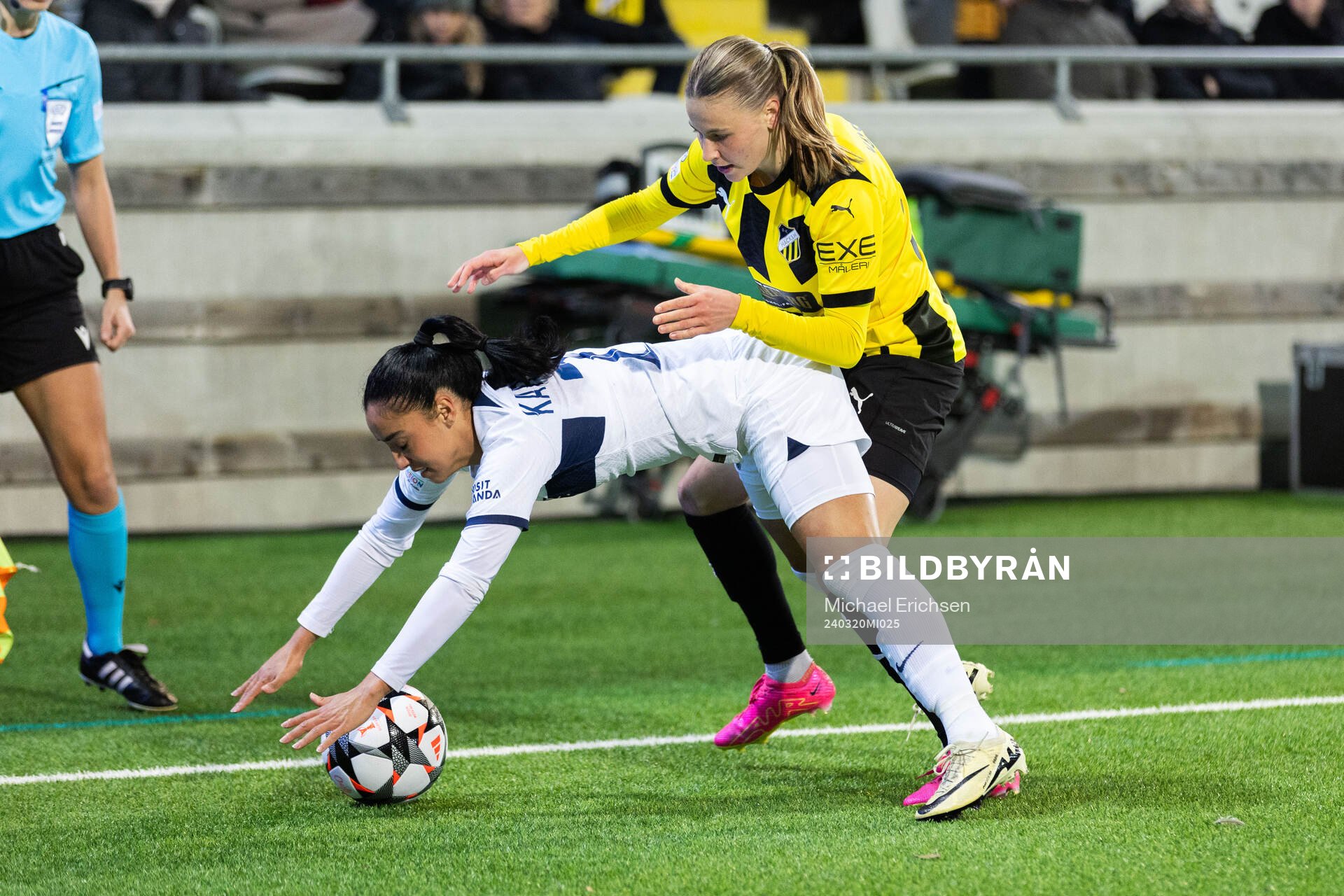 Sakina Karchaoui of Paris Saint Germain and Katariina
