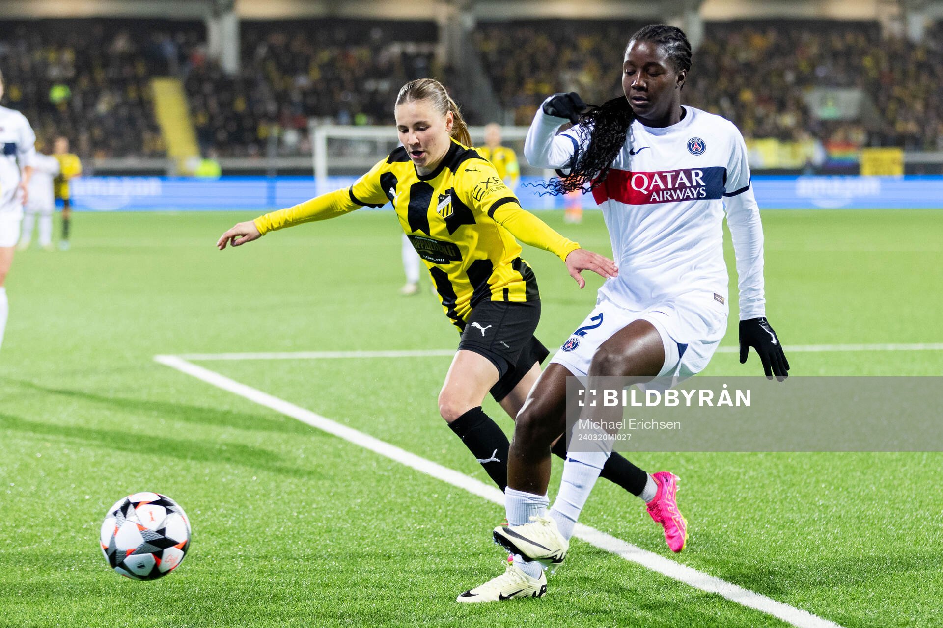 Katariina Kosola of Häcken and Thiniba Samoura of Paris Saint Germain during the UEFA Women's Champions League quarterfinal between Häcken and Paris Saint Germain on March 20, 2024 in Göteborg.