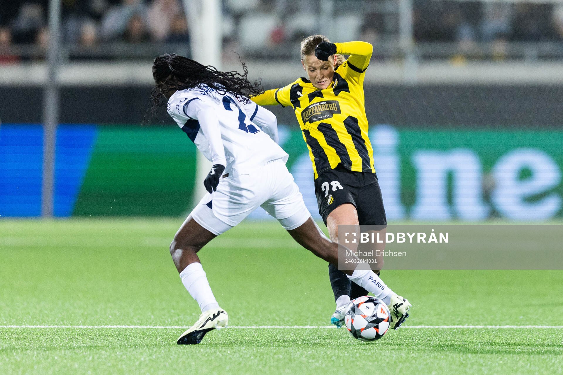 Thiniba Samoura of Paris Saint Germain and Anna Anvegård of Häcken during the UEFA Women's Champions League quarterfinal between Häcken and Paris Saint Germain on March 20, 2024 in Göteborg.