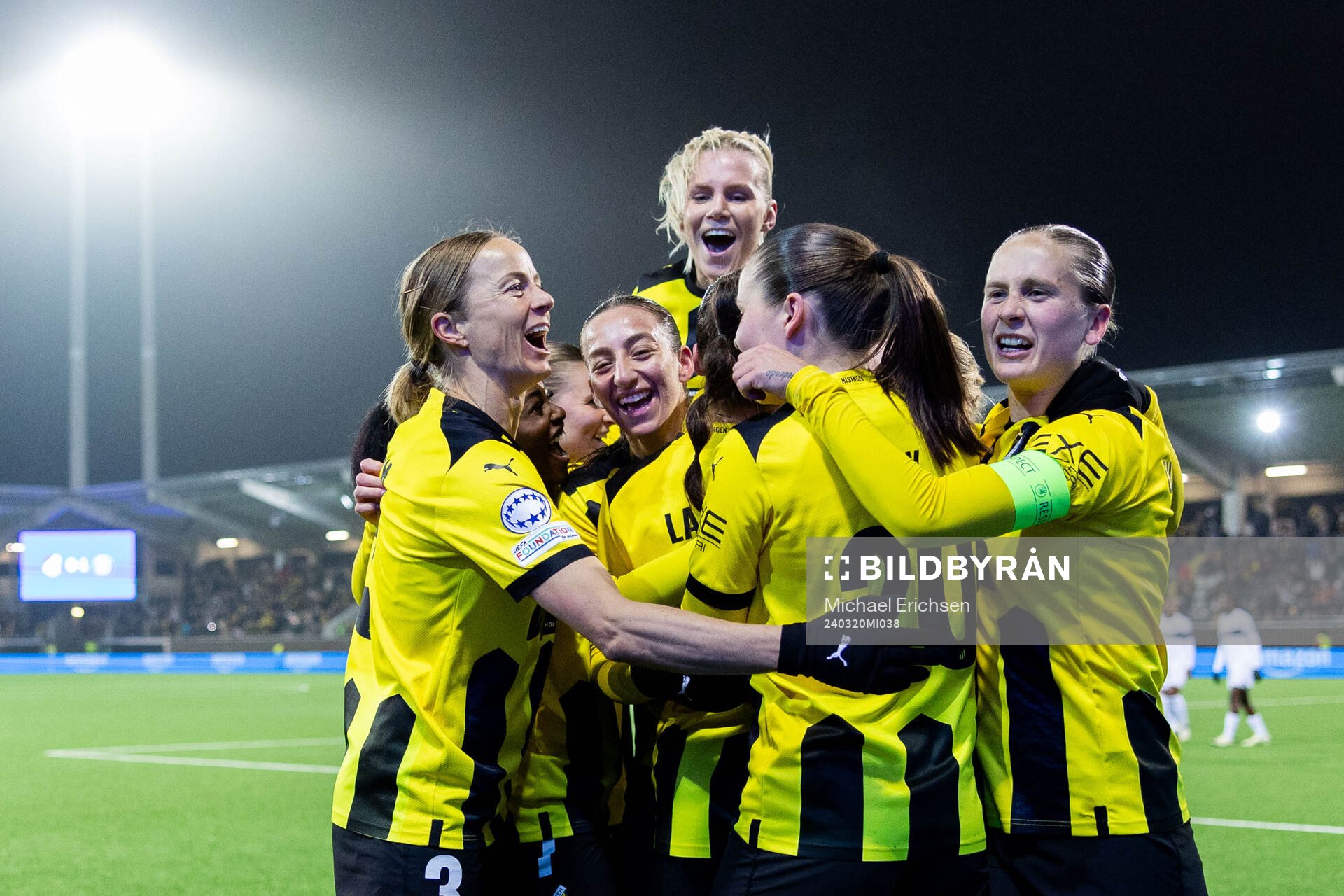 Rusul Rosa Kafaji of Häcken celebrates with  team mates