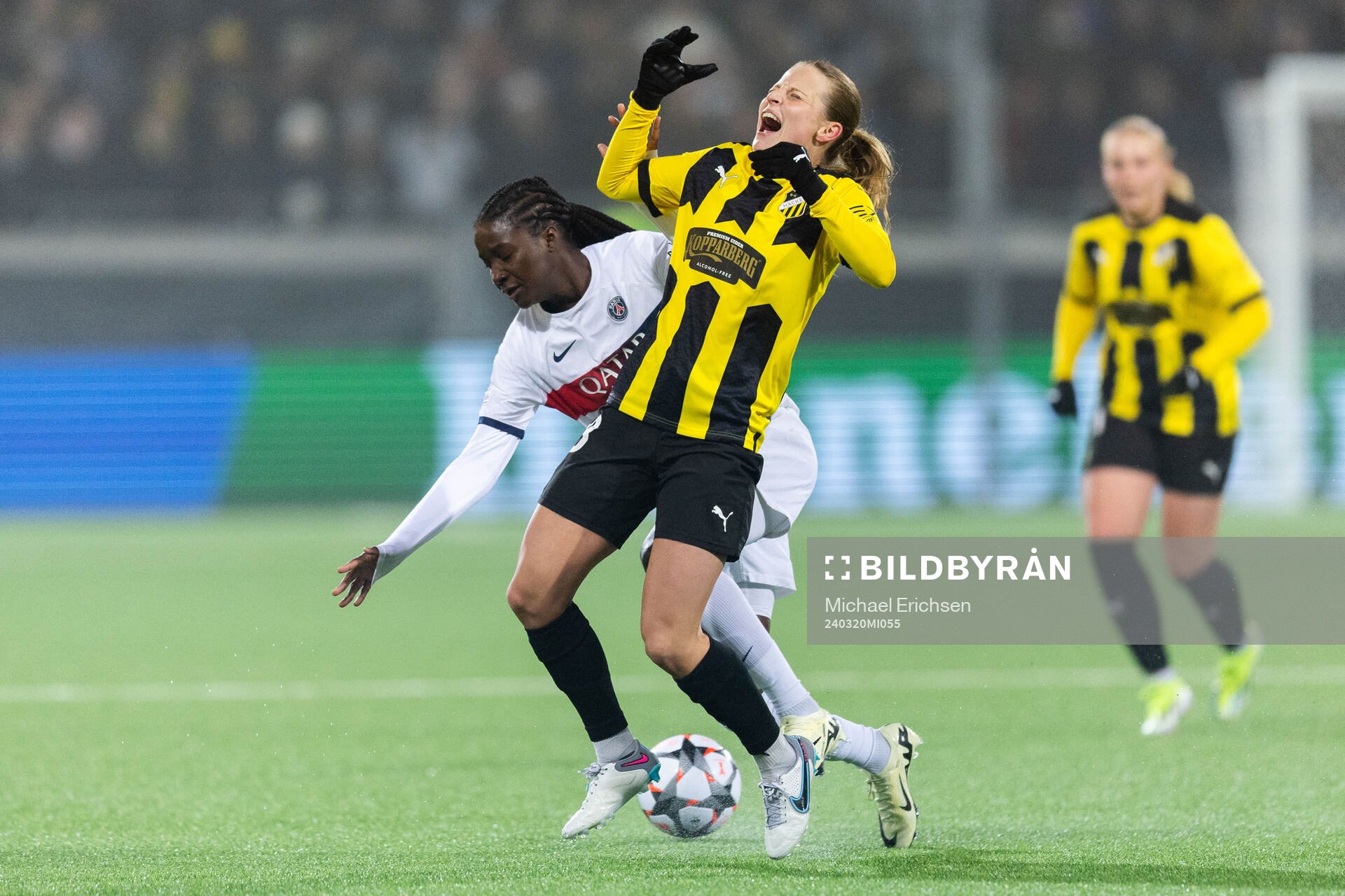 Thiniba Samoura of Paris Saint Germain and Anna Anvegård of Häcken during the UEFA Women's Champions League quarterfinal between Häcken and Paris Saint Germain on March 20, 2024 in Göteborg.