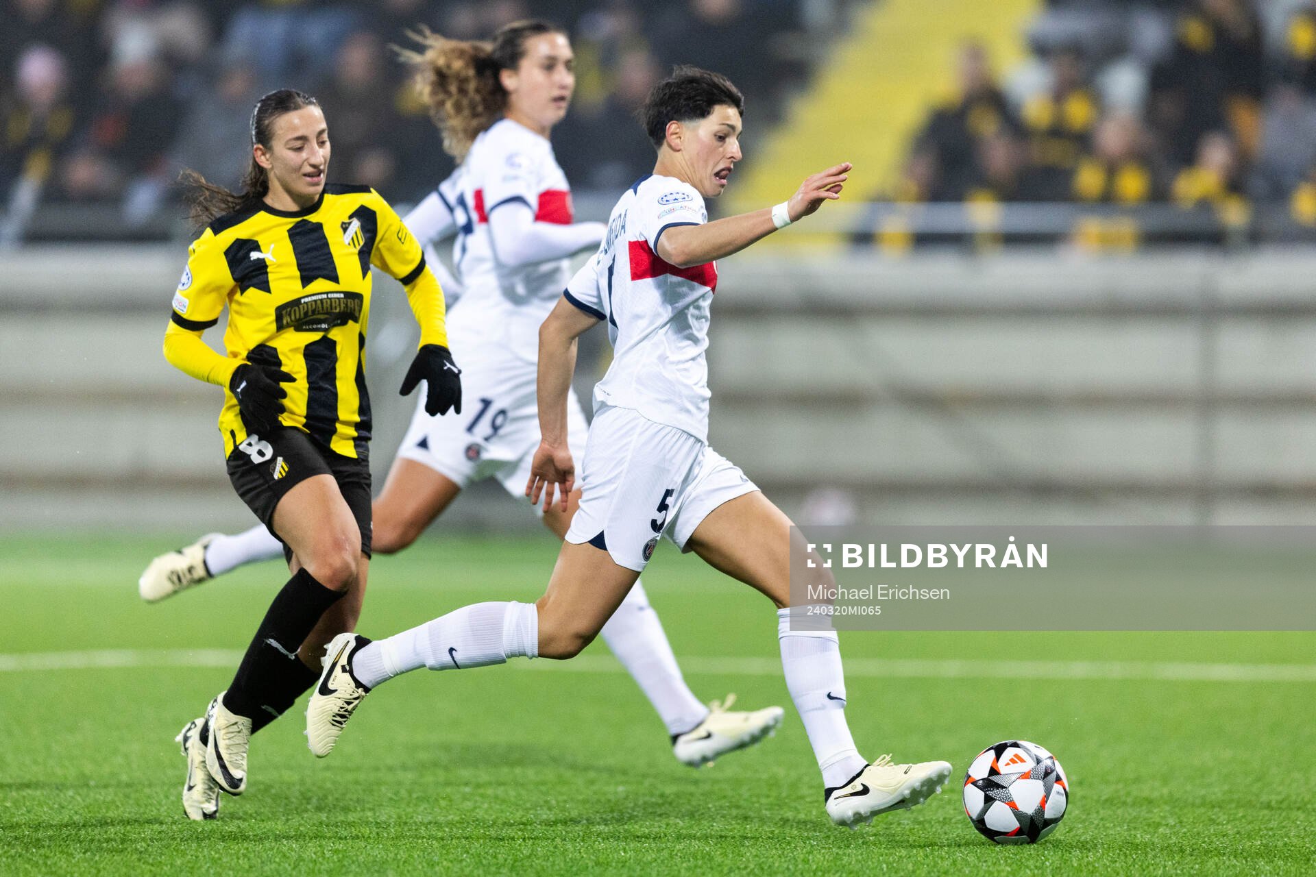 Rusul Rosa Kafaji of Häcken and Elisa De Almeida of Paris