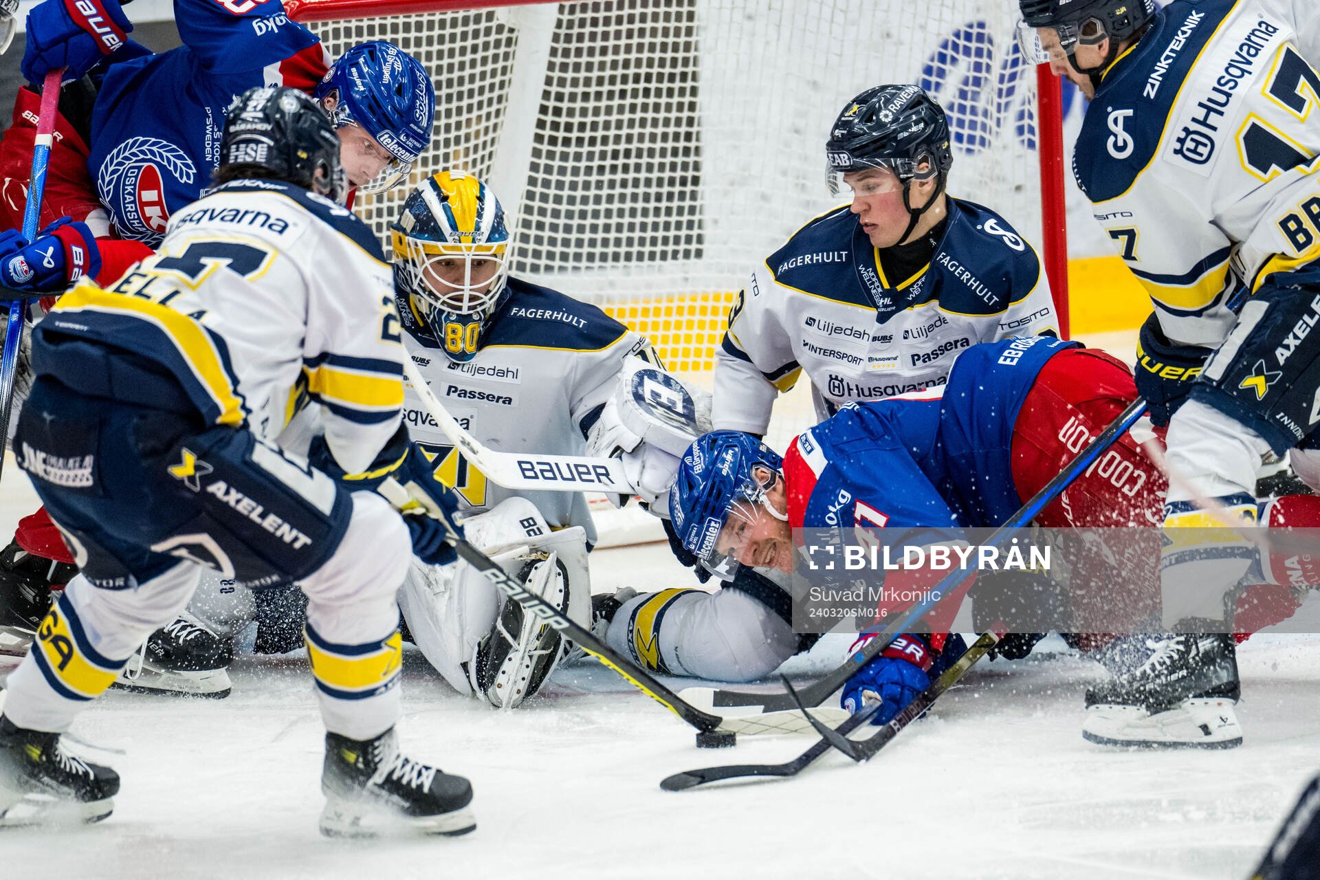 HV71s målvakt Frederik Dichow och Måns Lindbäck och