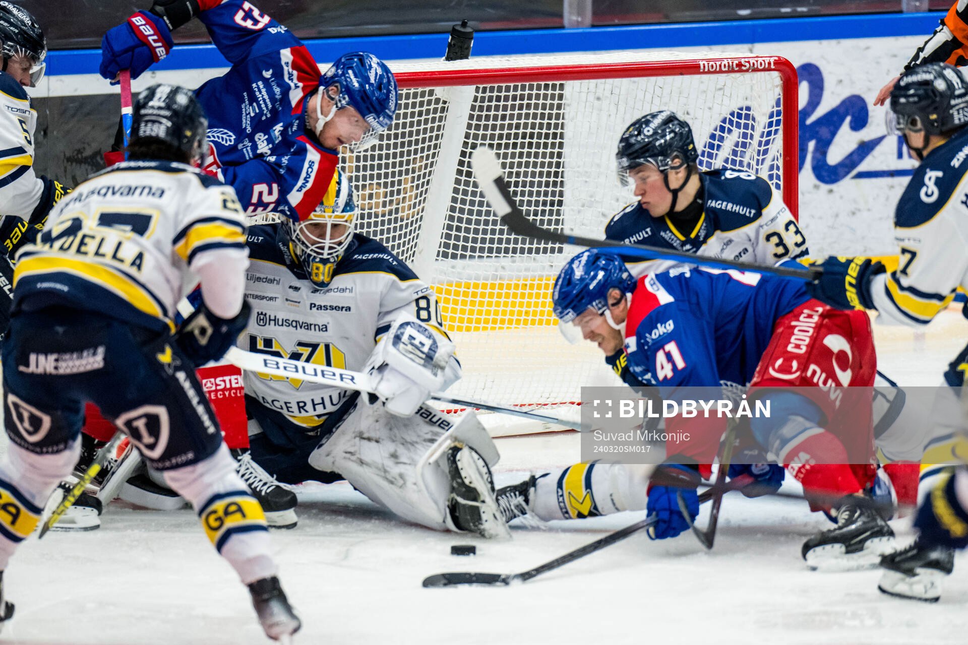 HV71s målvakt Frederik Dichow och Oskarshamns Johan