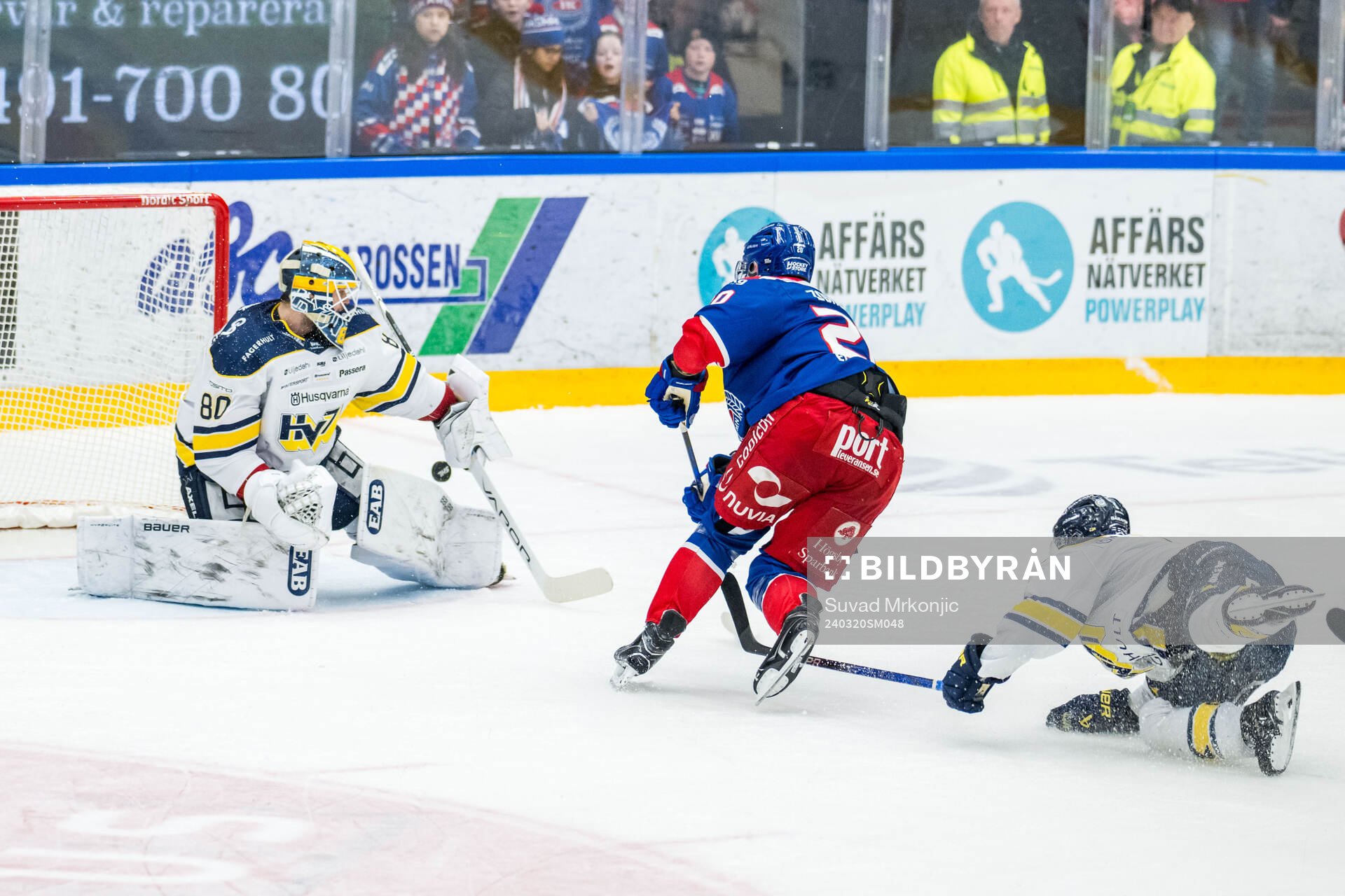 HV71s målvakt Frederik Dichow och Oskarshamns Hynek Zohorna