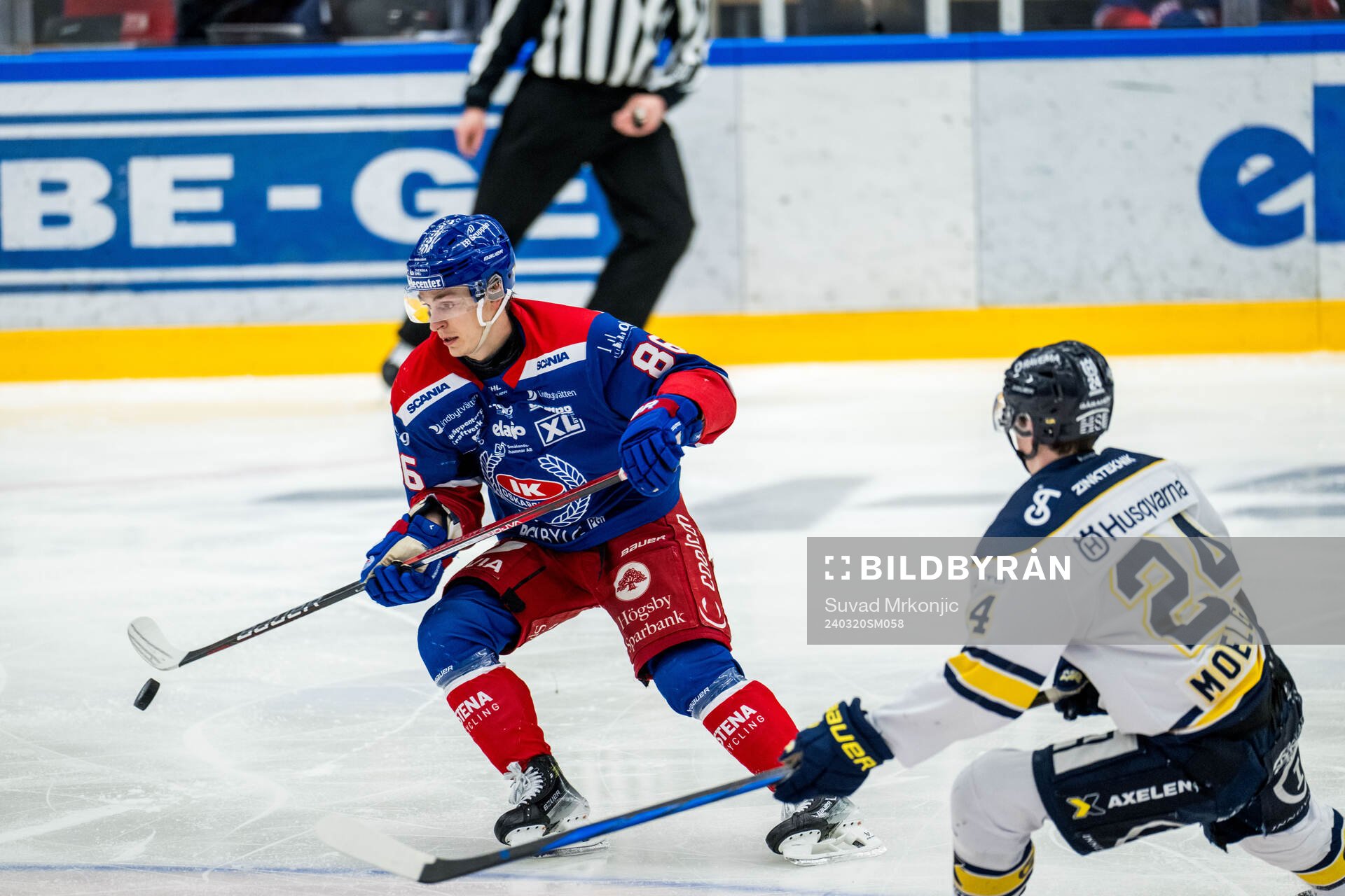 Oskarshamns Lukas Jasek och HV71s Oscar Fisker Molgaard