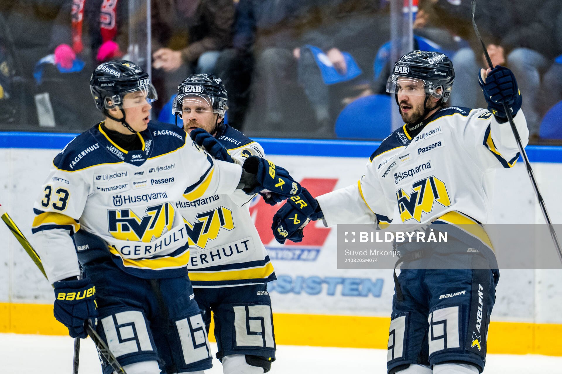 HV71s Oliwer Kaski jublar