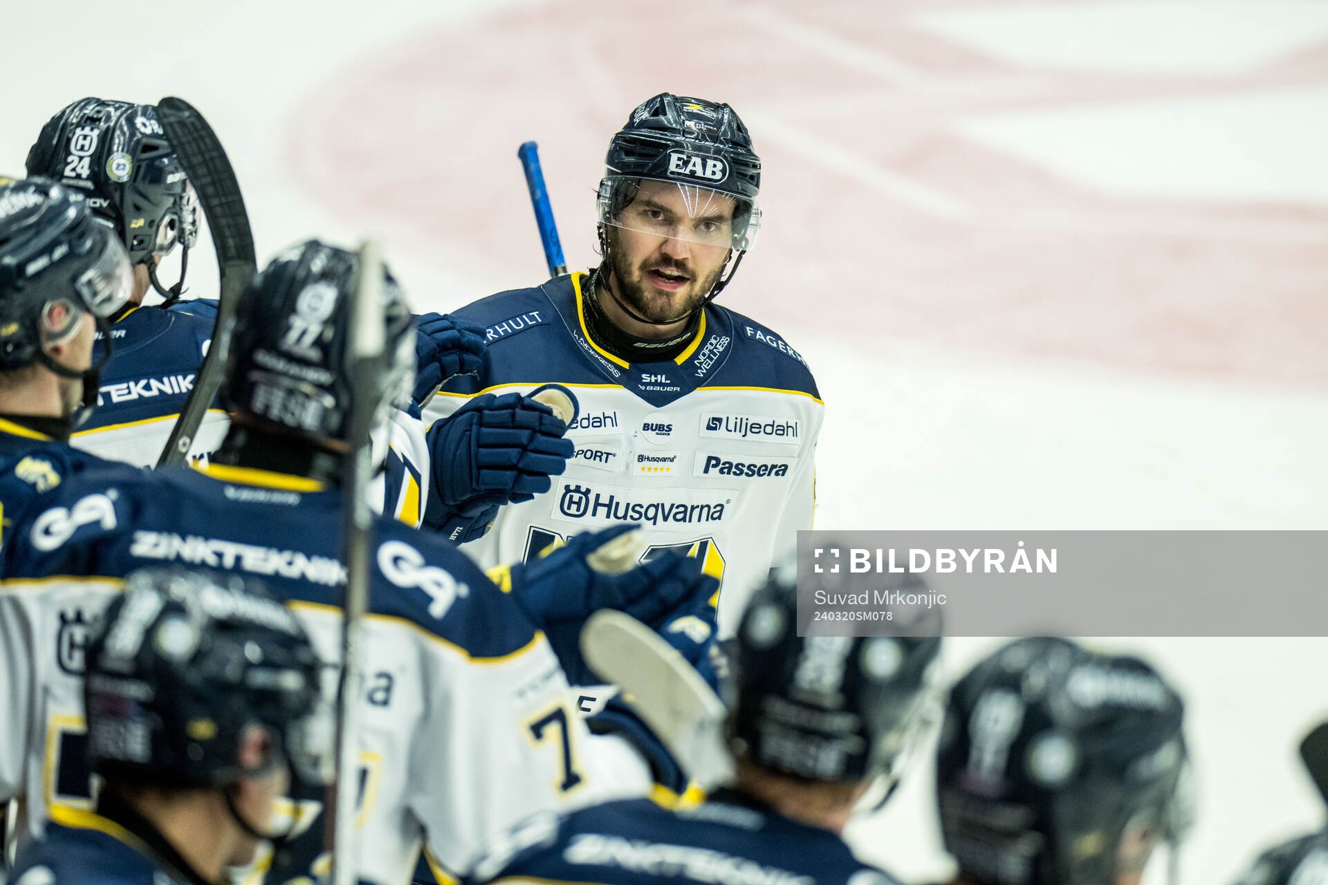 HV71s Oliwer Kaski jublar