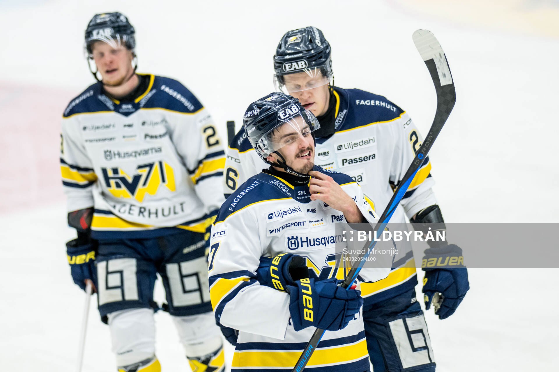 HV71s Isac Brännström jublar