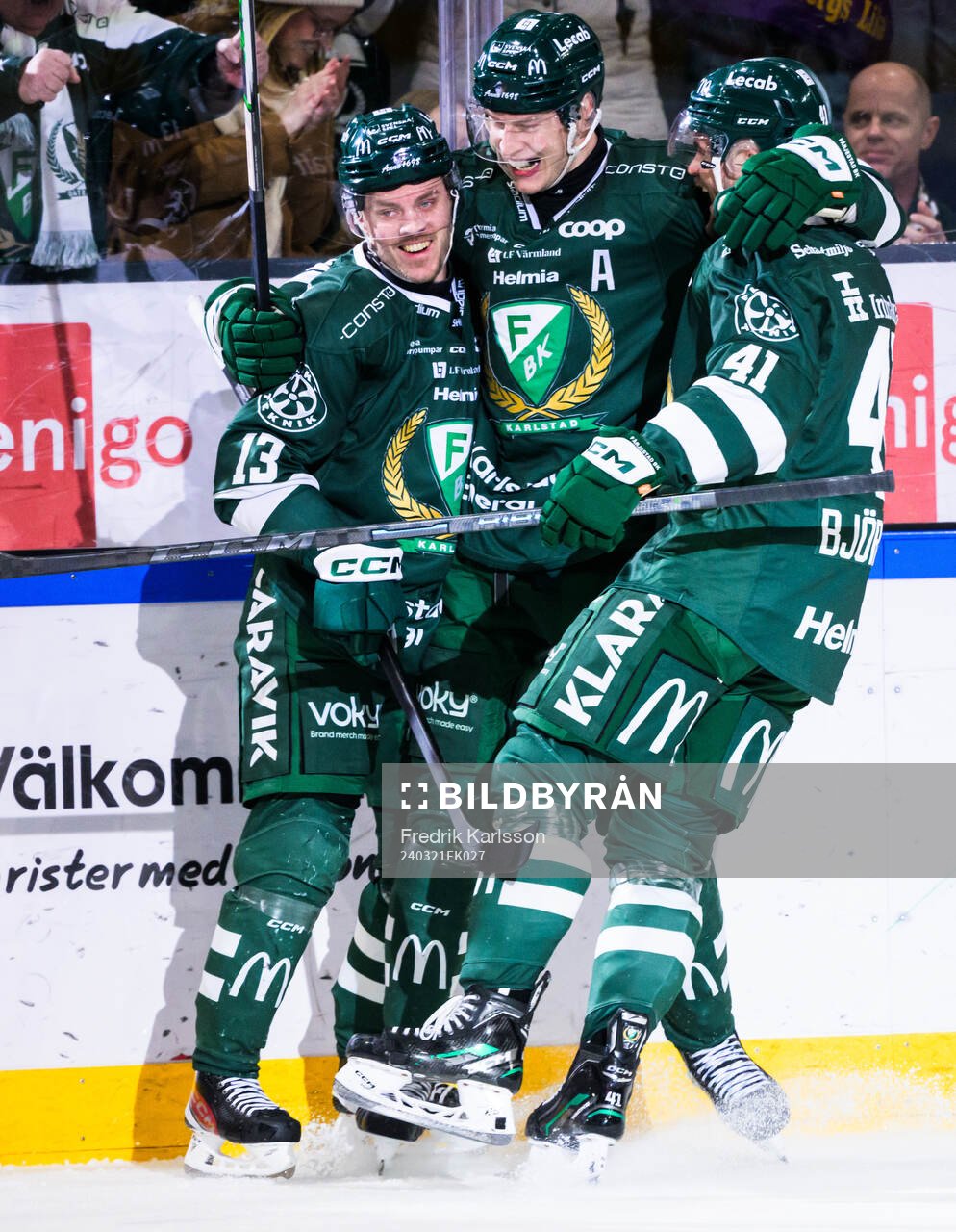 Färjestads Joel Kellman jublar med lagkamrater