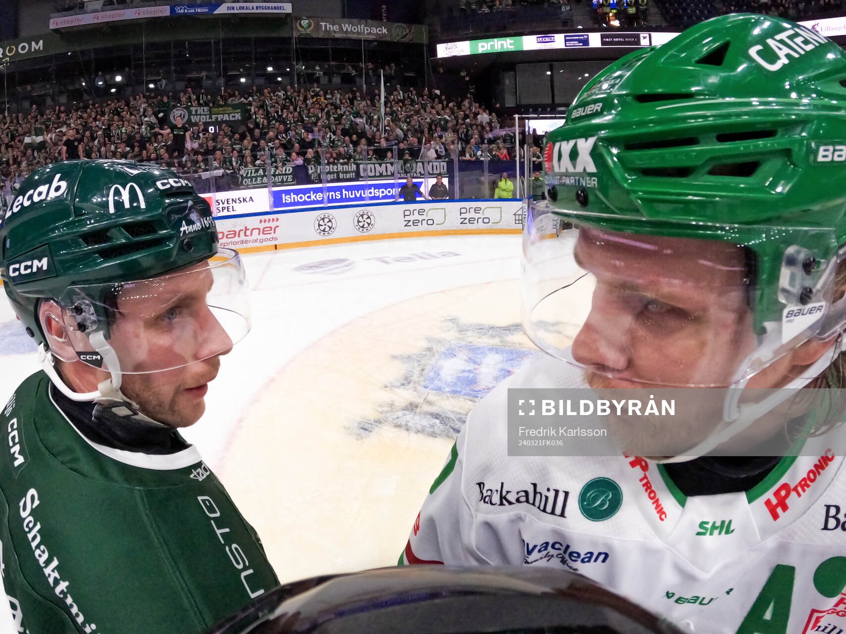 Färjestads Per Åslund och Rögles Rodrigo Abols