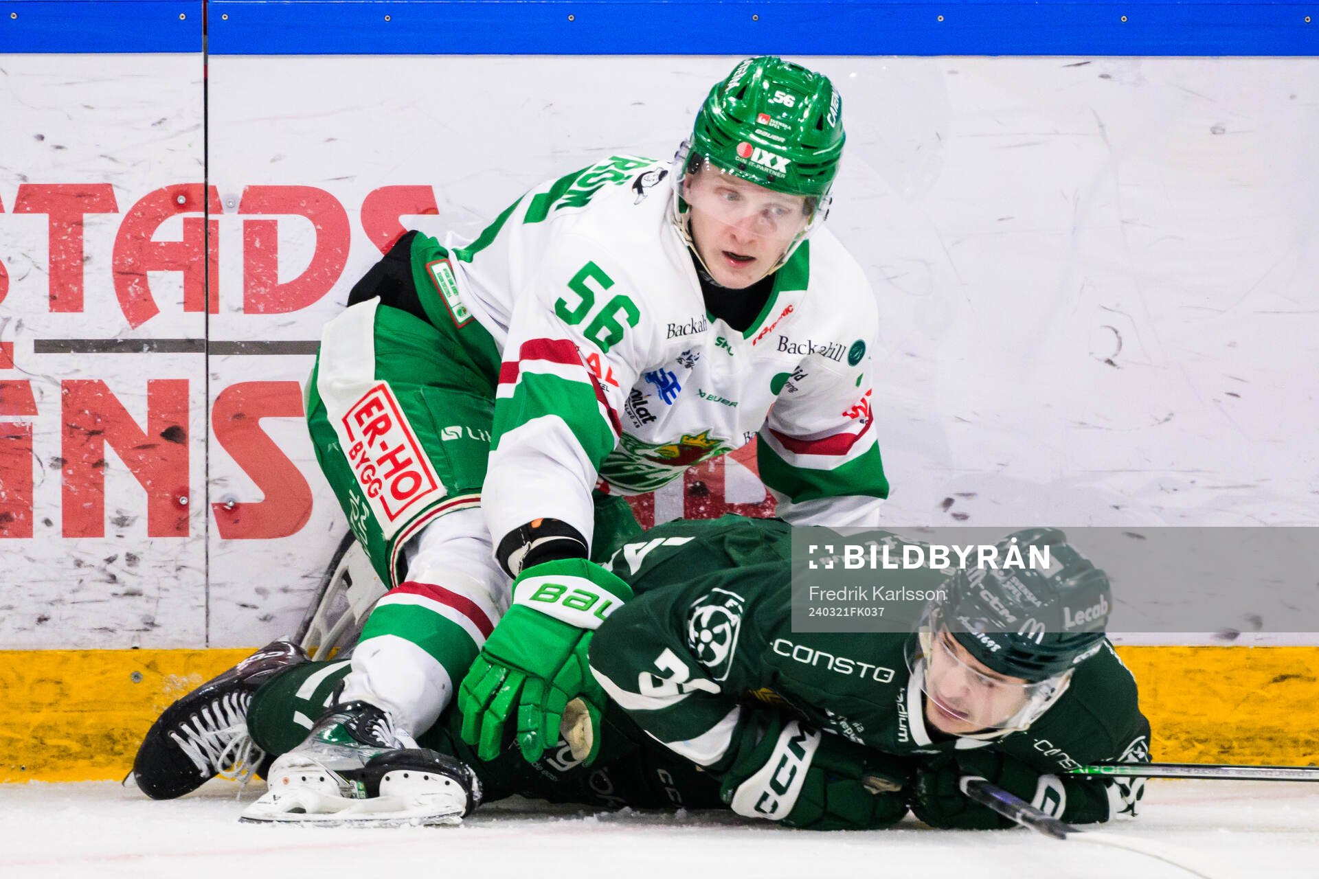Rögles Adam Engström och Färjestads Lucas Forsell