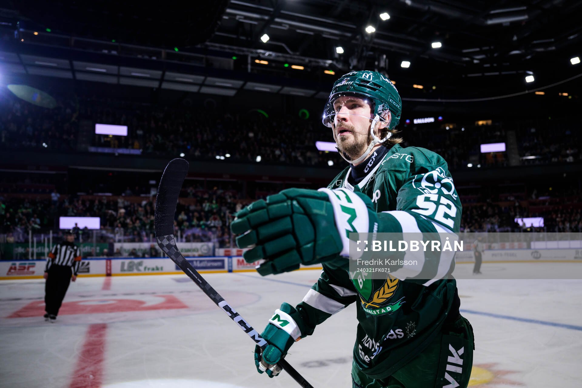 Färjestads August Tornberg jublar