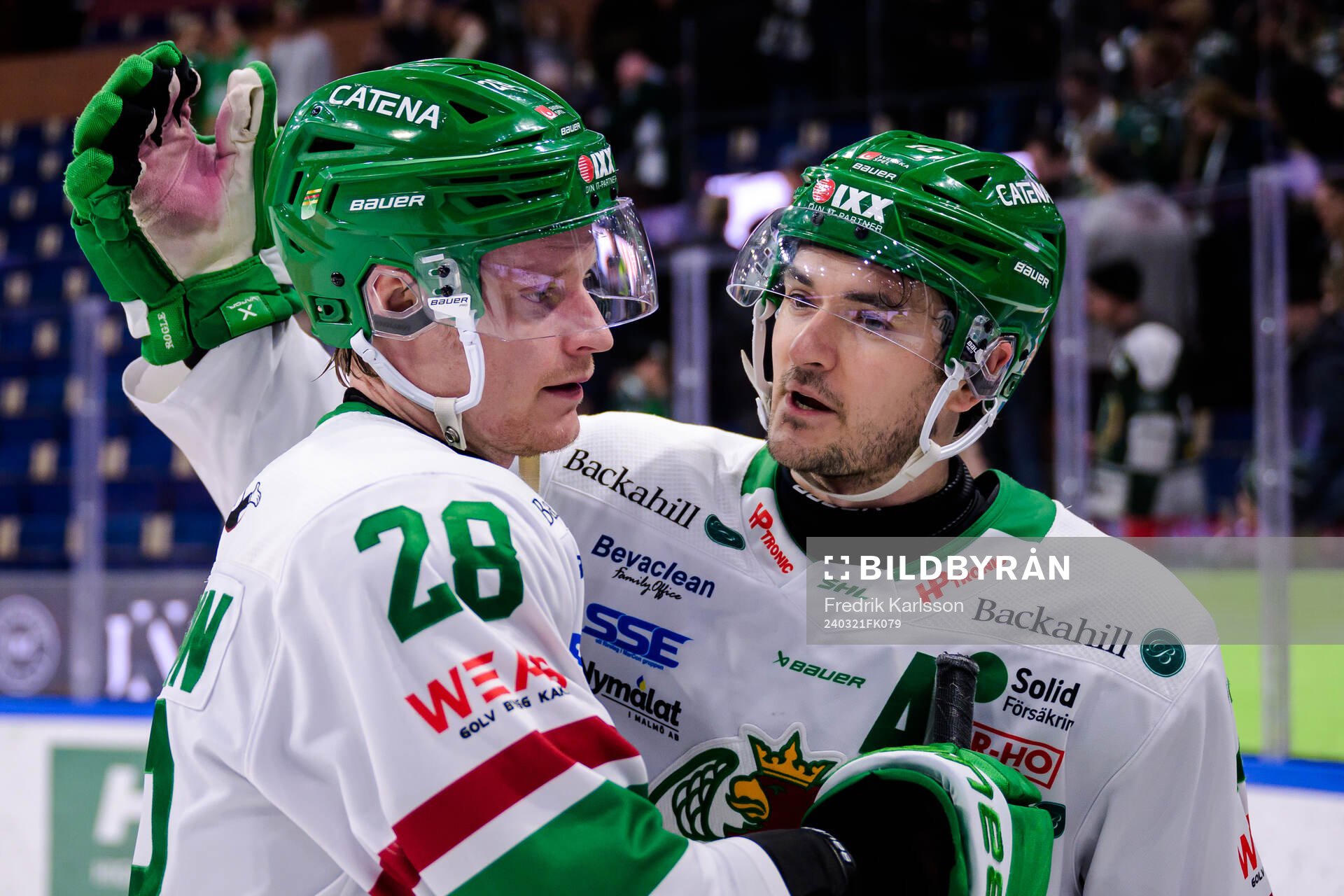 Rögles Anton Bengtsson och Brady Ferguson jublar