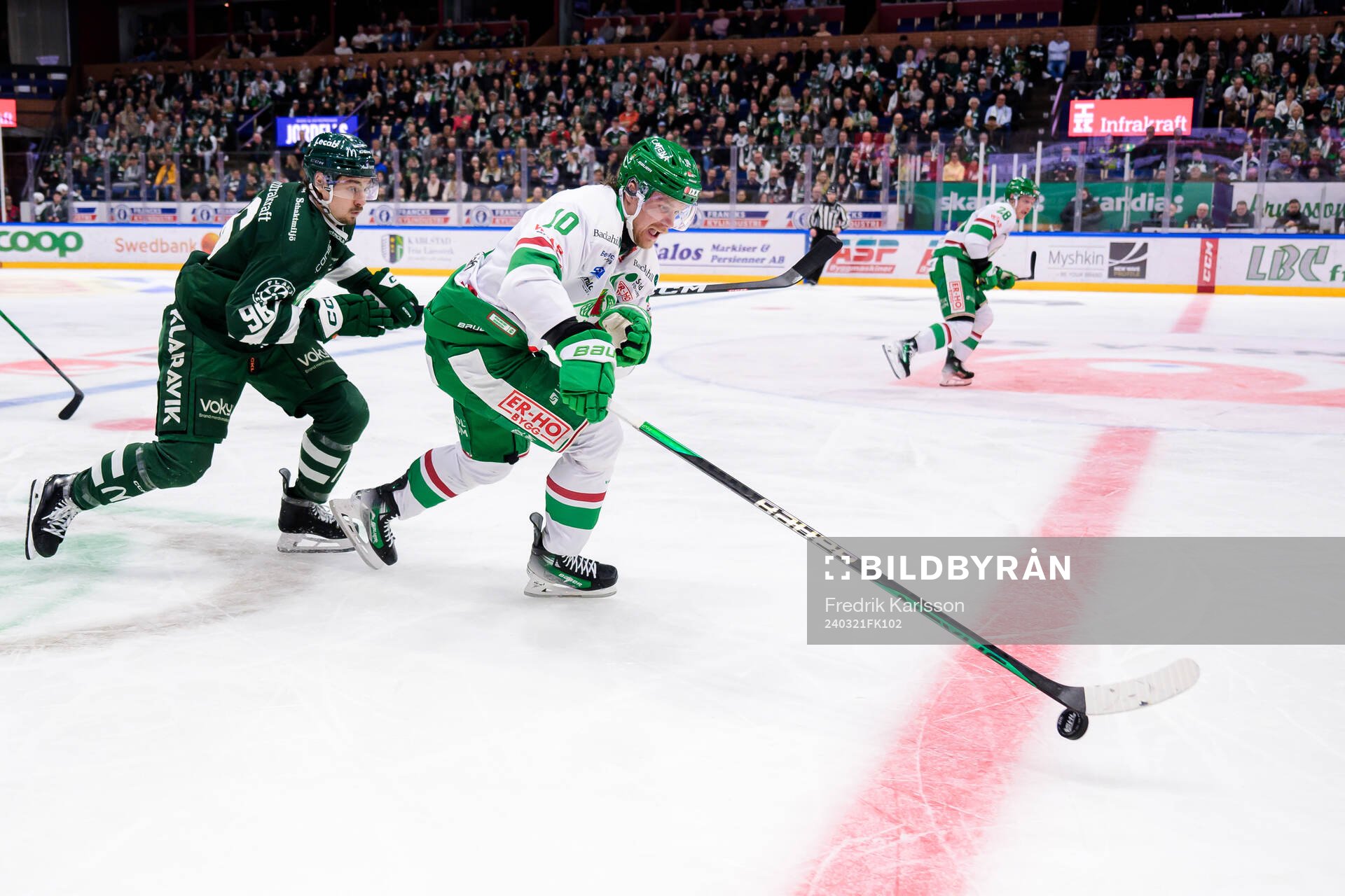 Färjestads David Tomasek och Rögles Rodrigo Abols