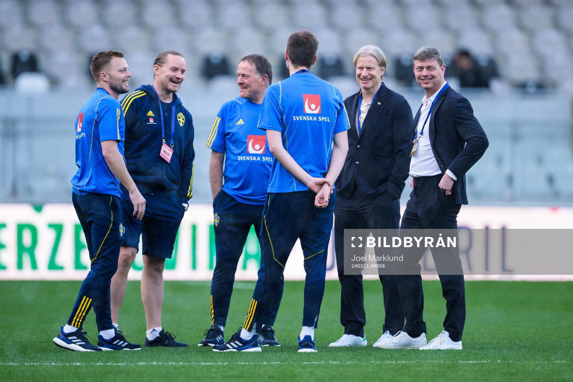 Assistant coach Sebastian Larsson, video analyst