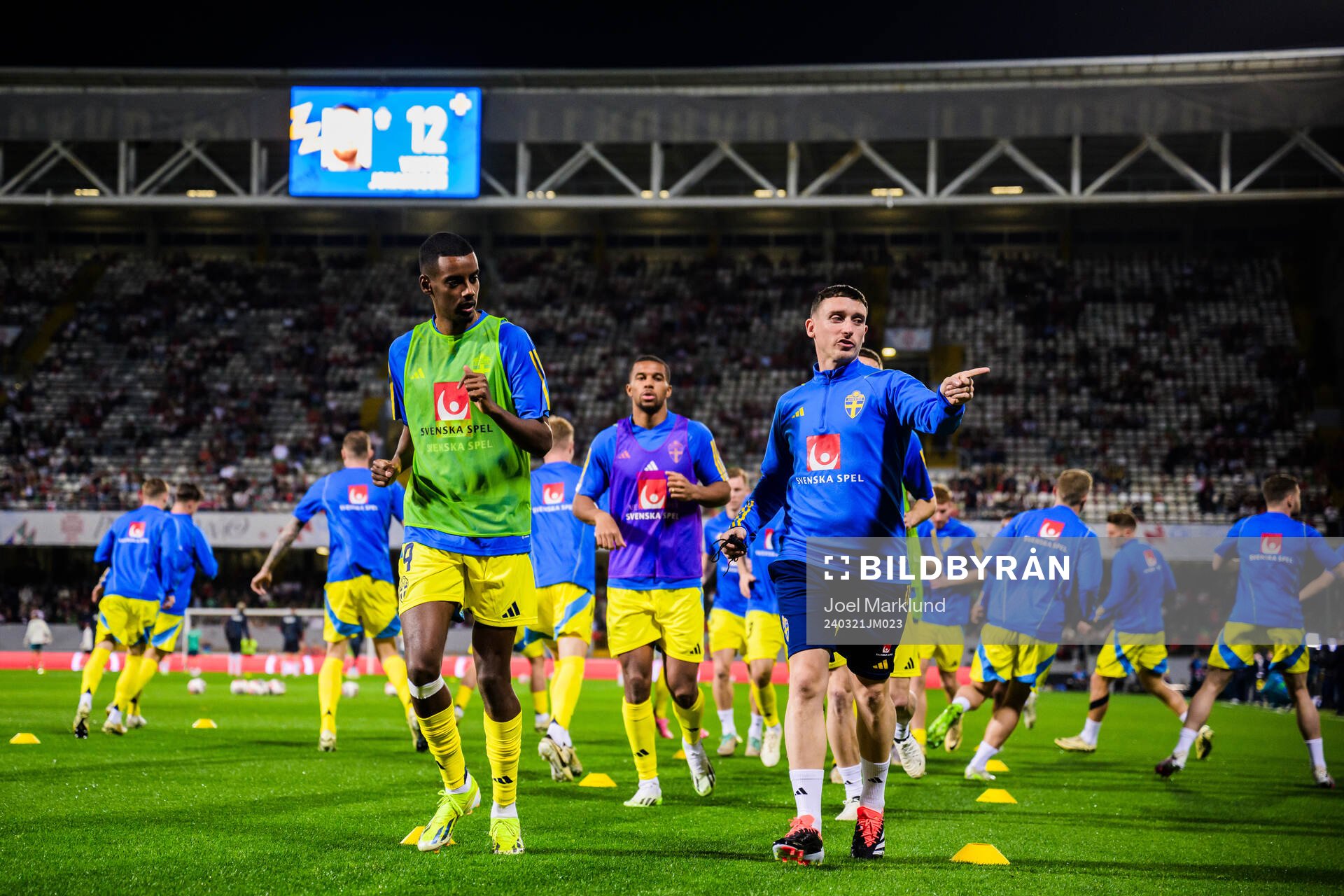 Alexander Isak and Physio coach Ben Rosen of Sweden