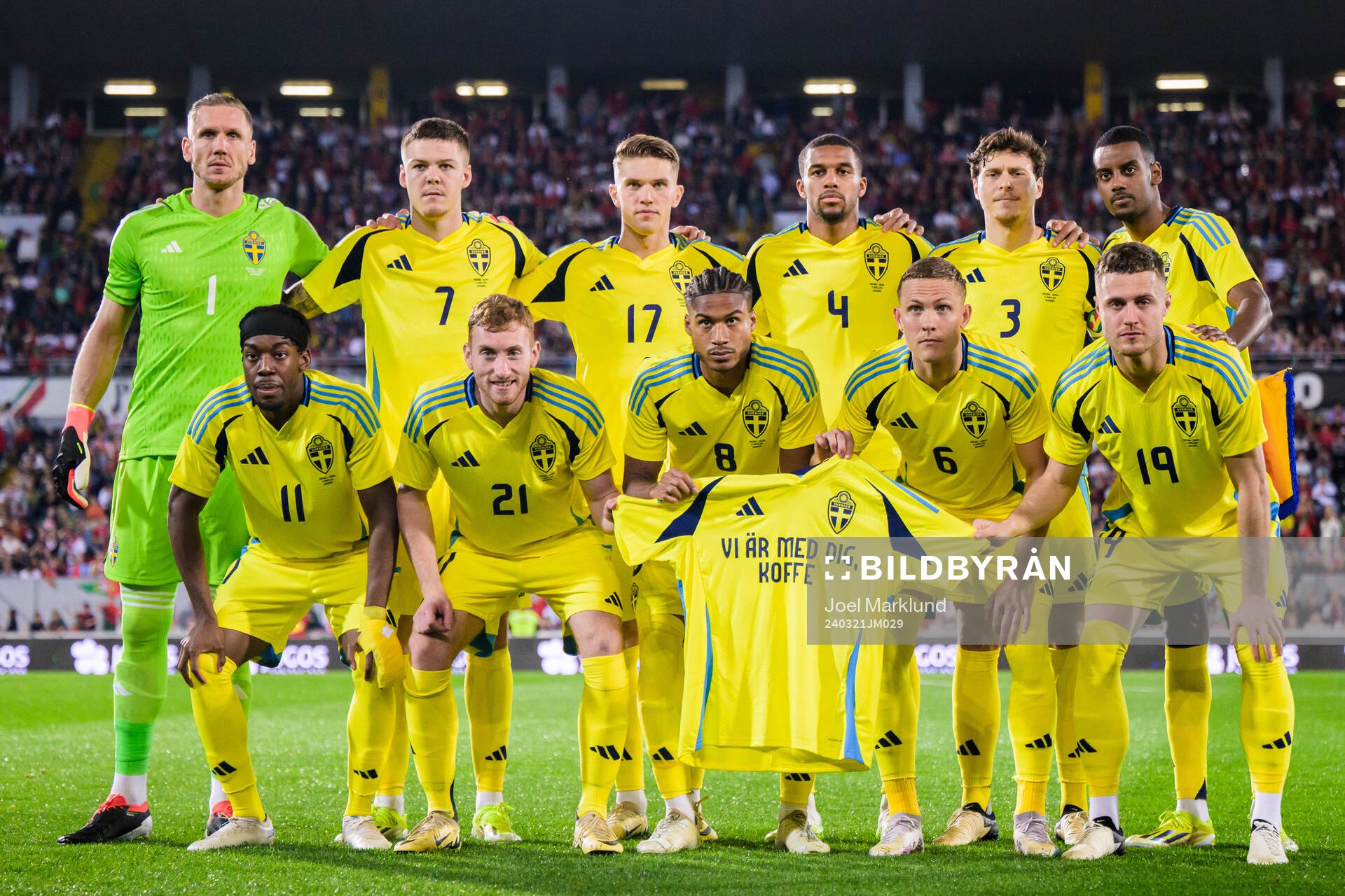 The starting eleven of Sweden pose for a photo as they hold