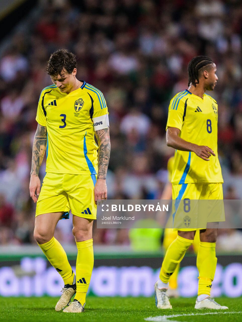 Victor Nilsson Lindelöf of Sweden looks dejected