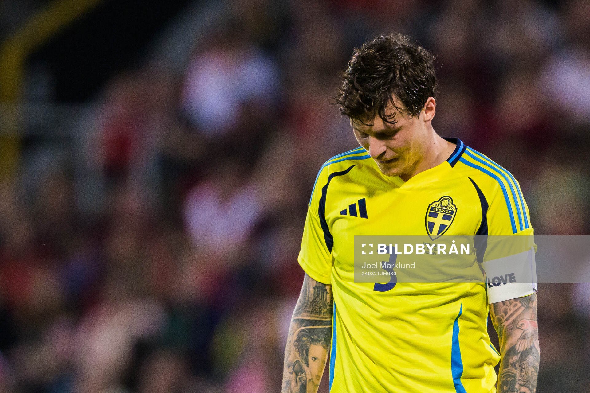 Victor Nilsson Lindelöf of Sweden looks dejected