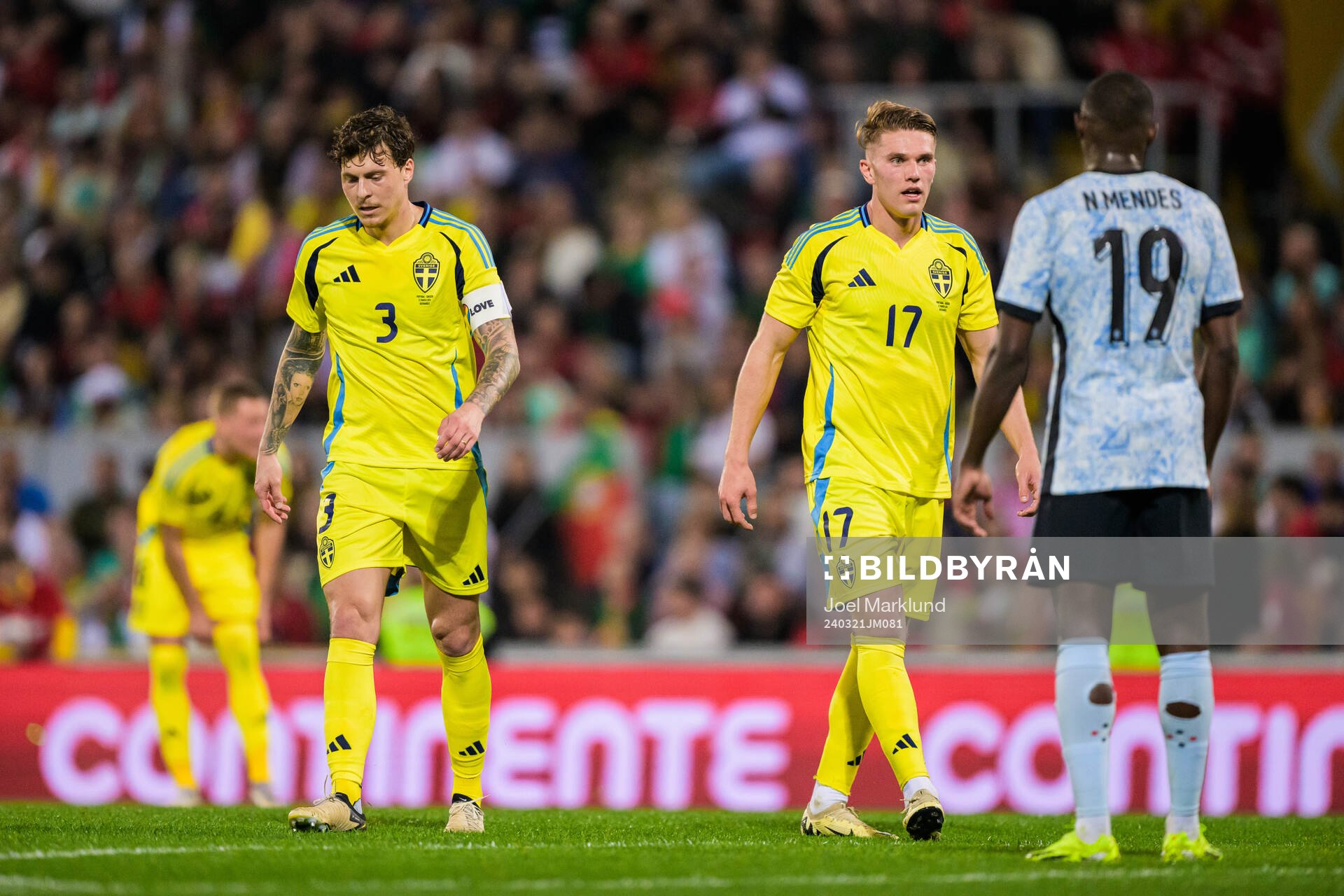 Victor Nilsson Lindelöf and Viktor Gyökeres of Sweden
