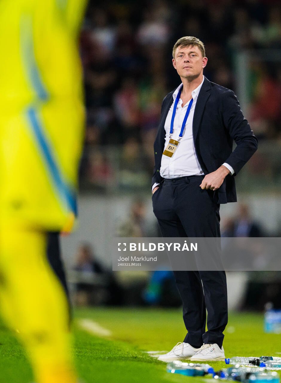Head coach Jon Dahl Tomasson of Sweden