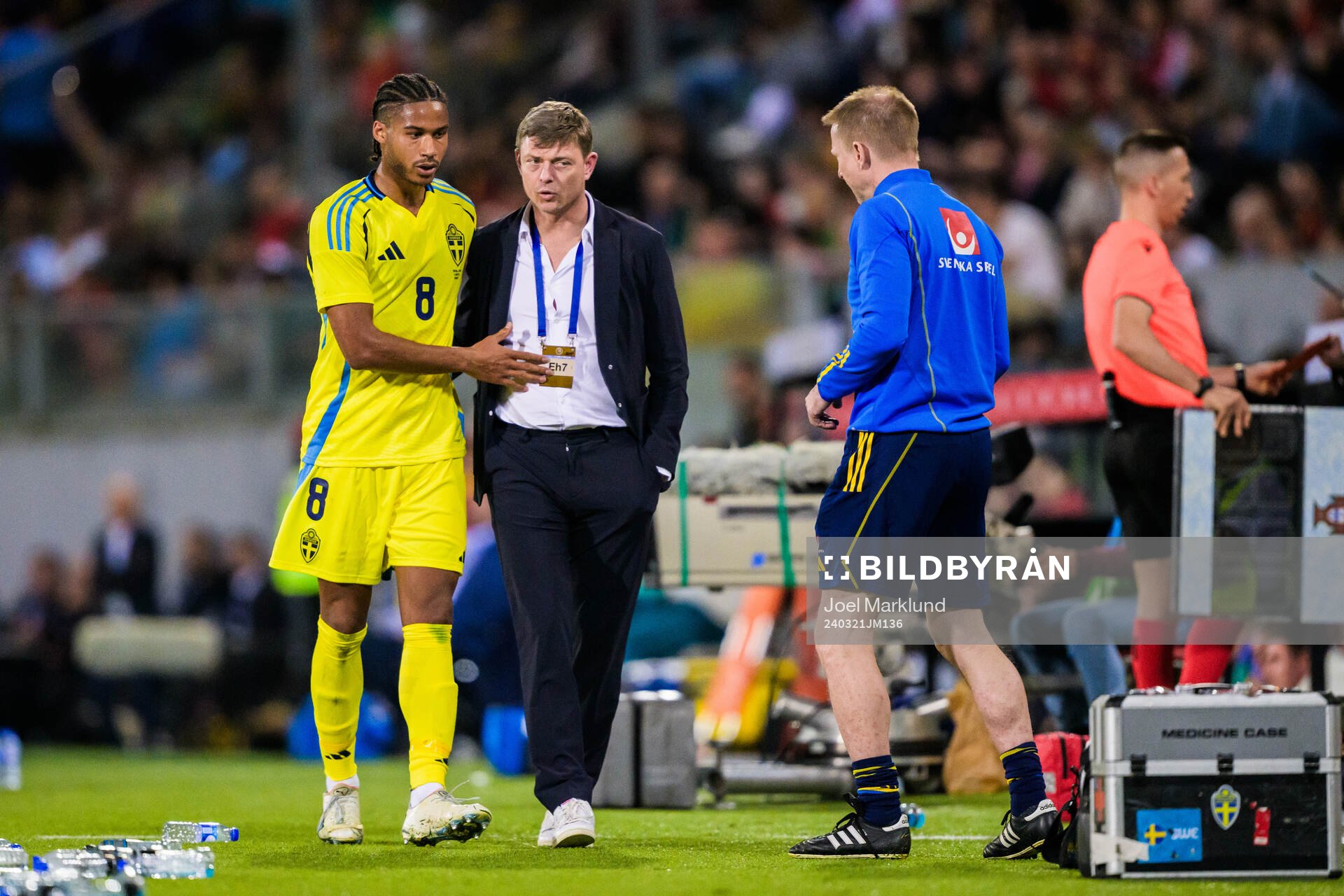 Jens Cajuste and Head coach Jon Dahl Tomasson of Sweden during the international friendly football match between Portugal and Sweden on March 21, 2024 in Guimaraes.
