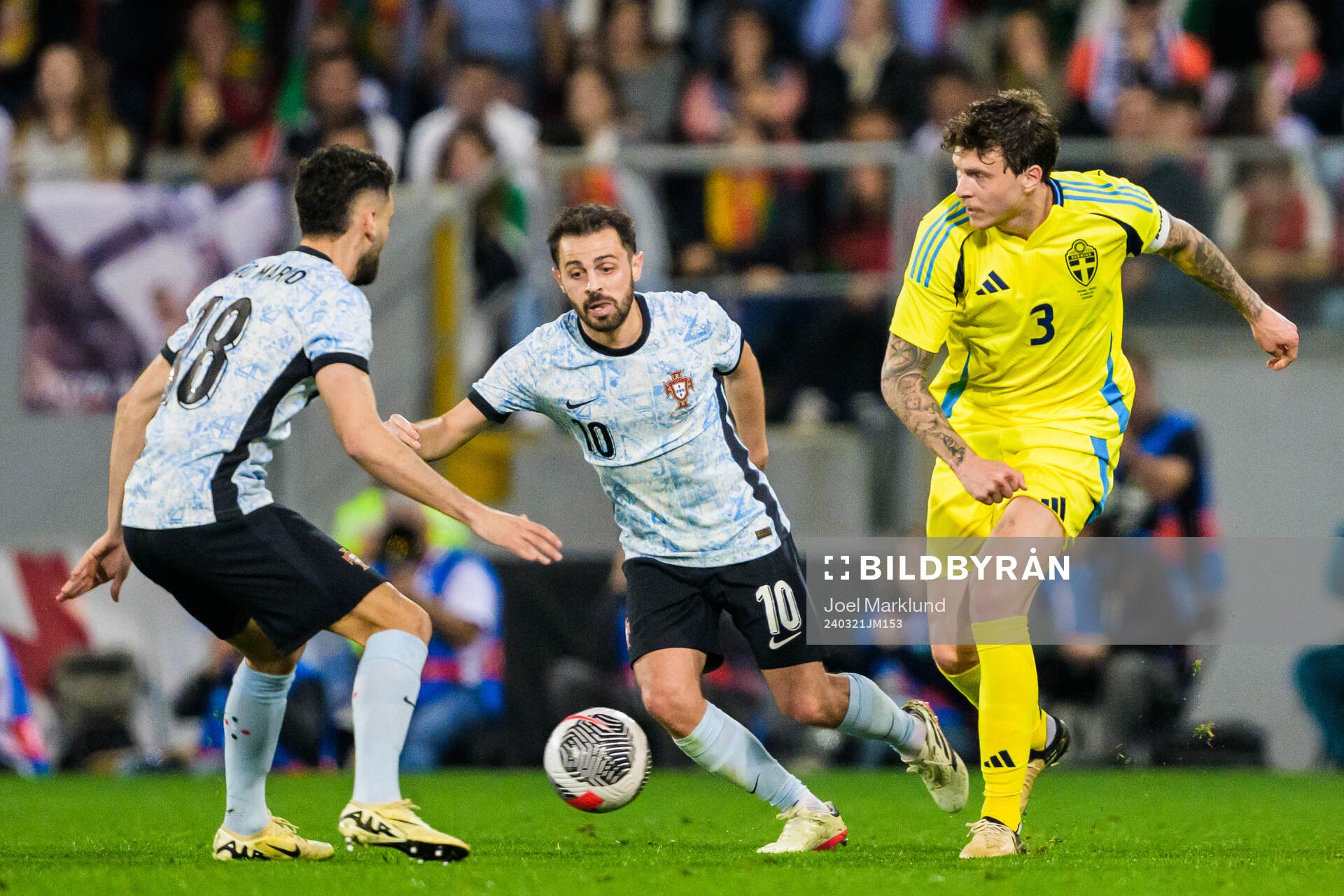 Victor Nilsson Lindelöf of Sweden against Joao Marlo and