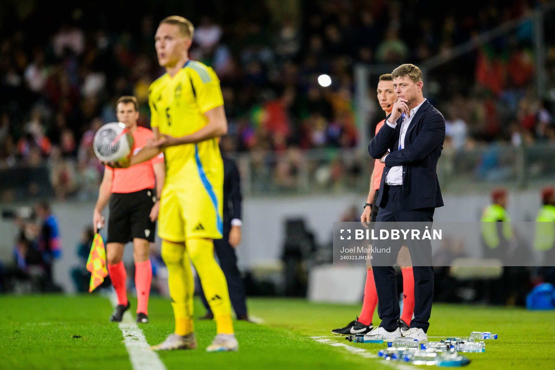 Head coach Jon Dahl Tomasson of Sweden