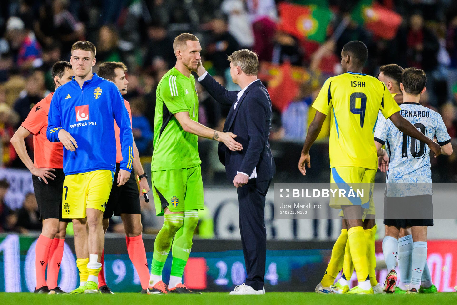 Goalkeeper Robin Olsen and head coach Jon Dahl Tomasson of