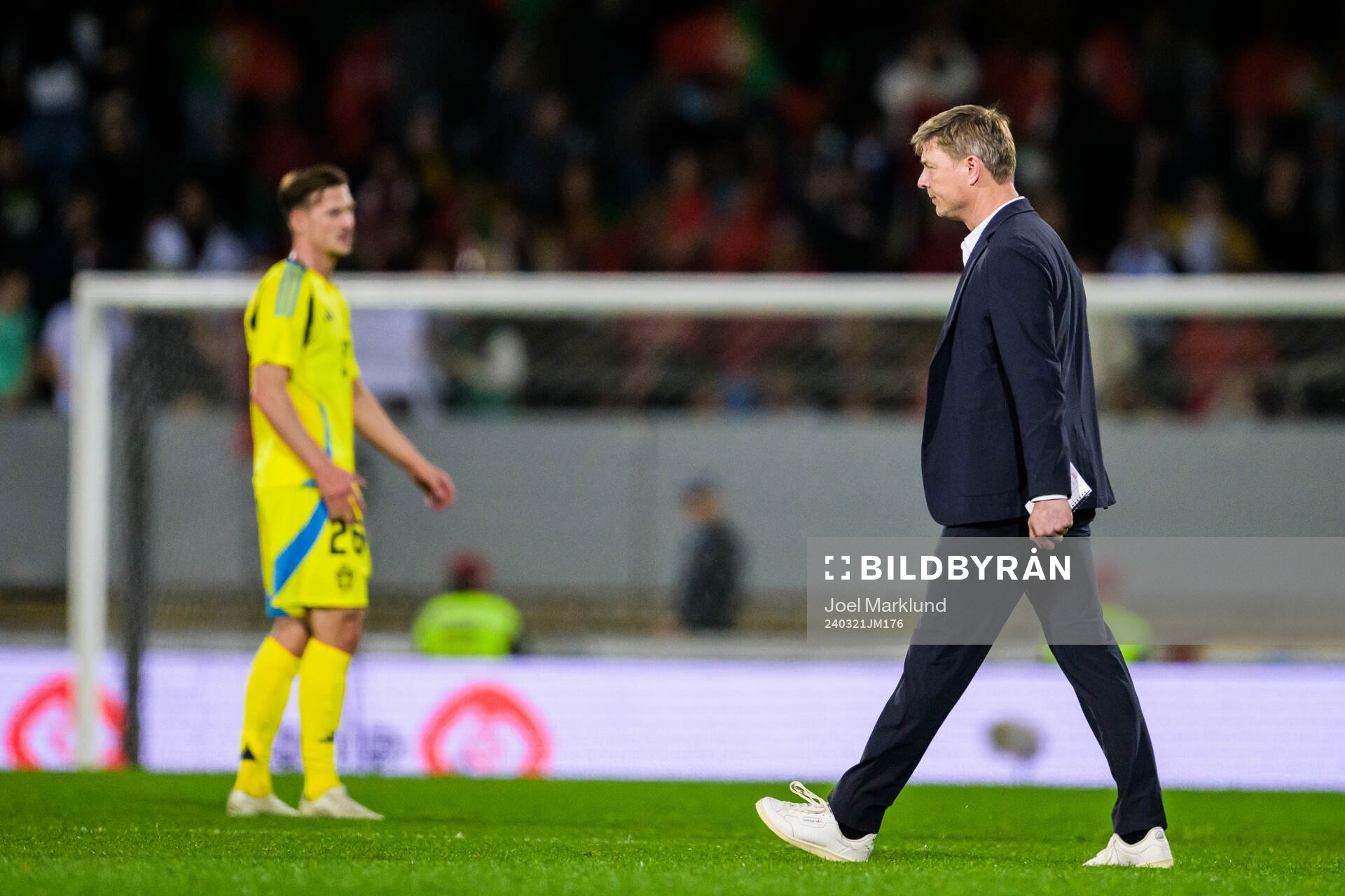 Head coach Jon Dahl Tomasson of Sweden