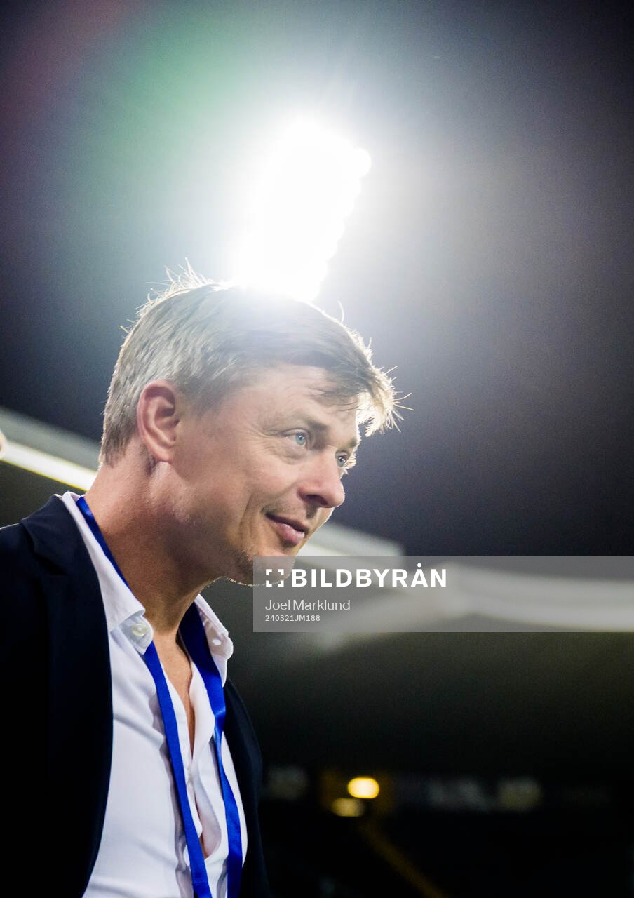 Head coach Jon Dahl Tomasson of Sweden