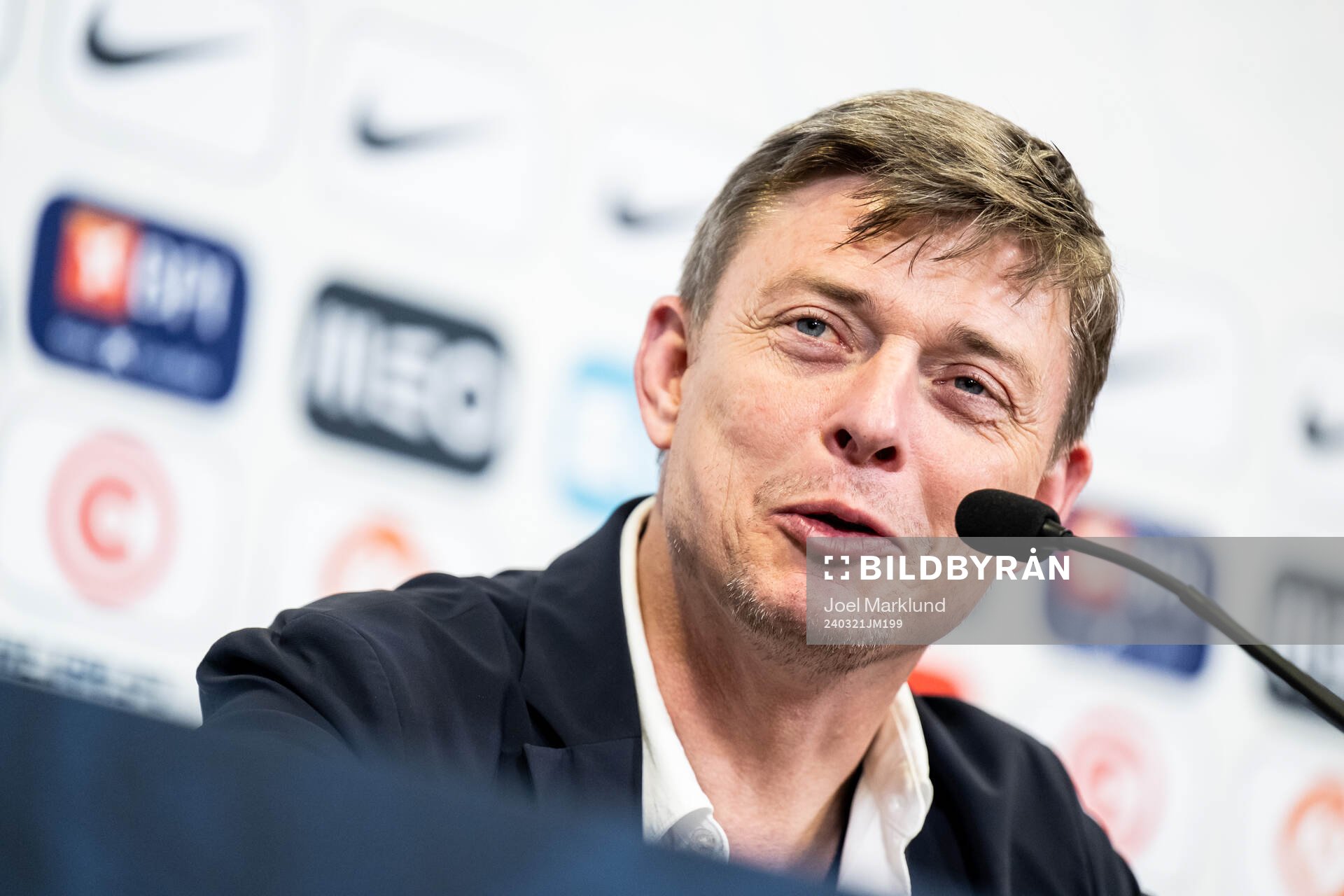 Head coach Jon Dahl Tomasson of Sweden