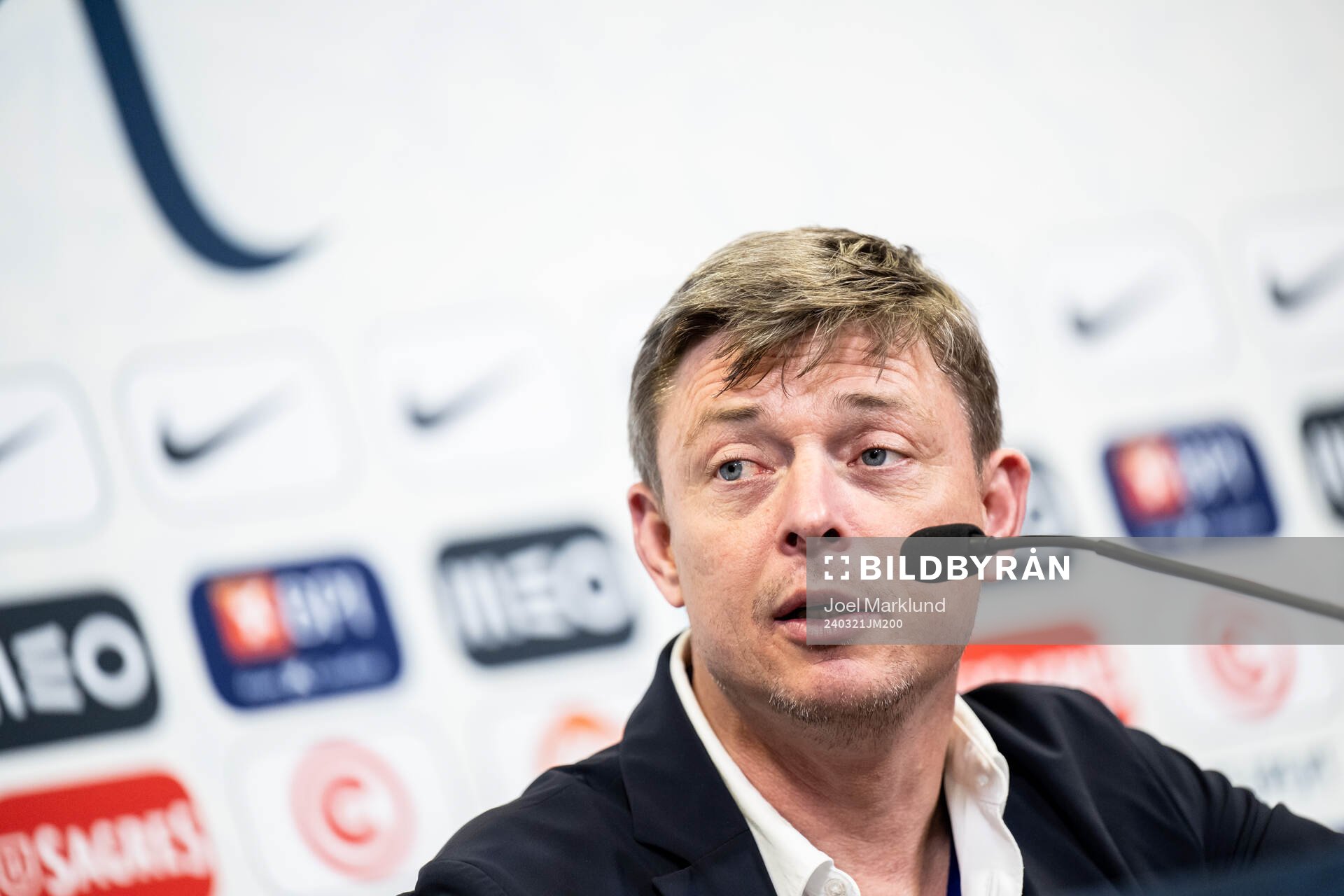 Head coach Jon Dahl Tomasson of Sweden