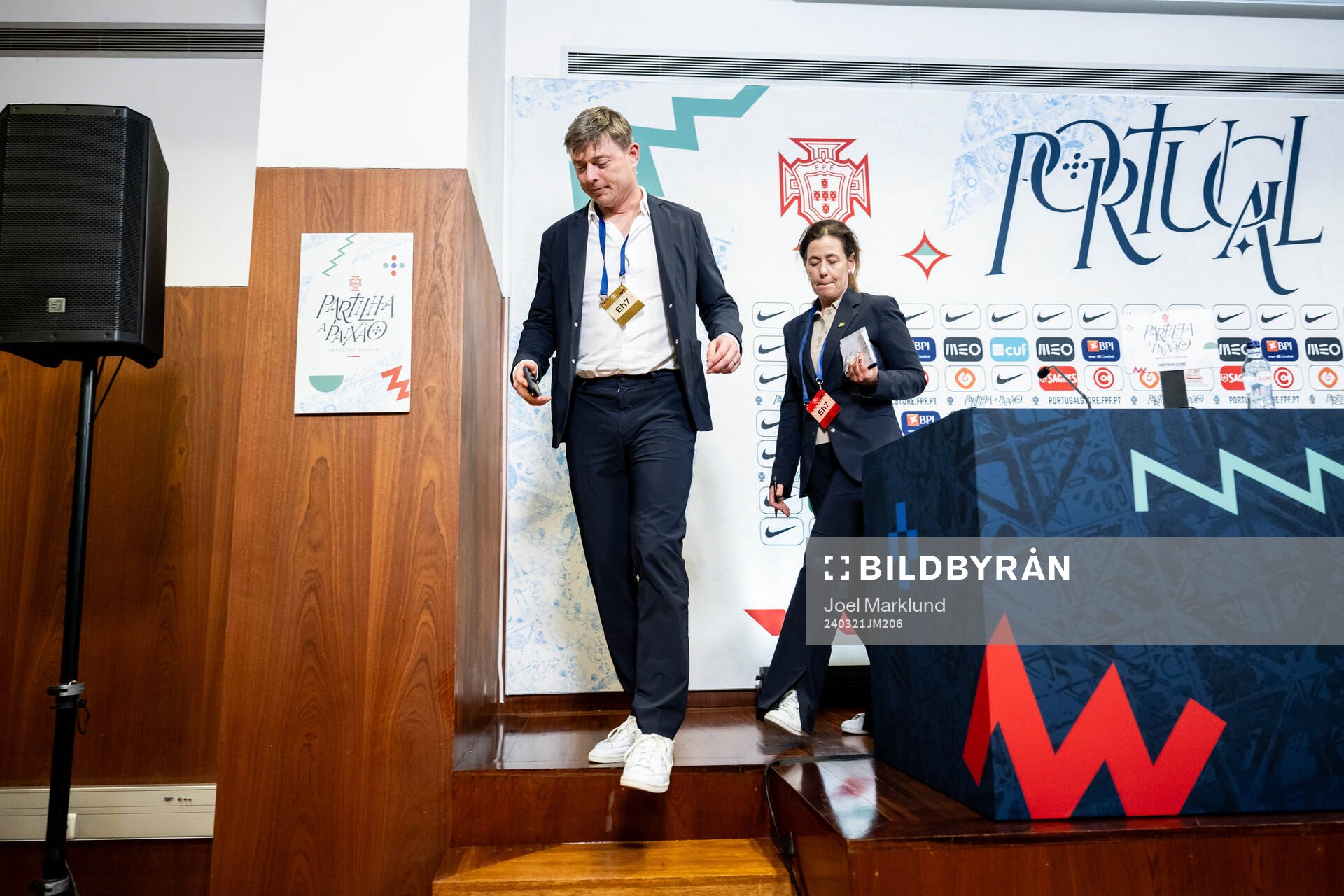 Head coach Jon Dahl Tomasson and press officer Petra