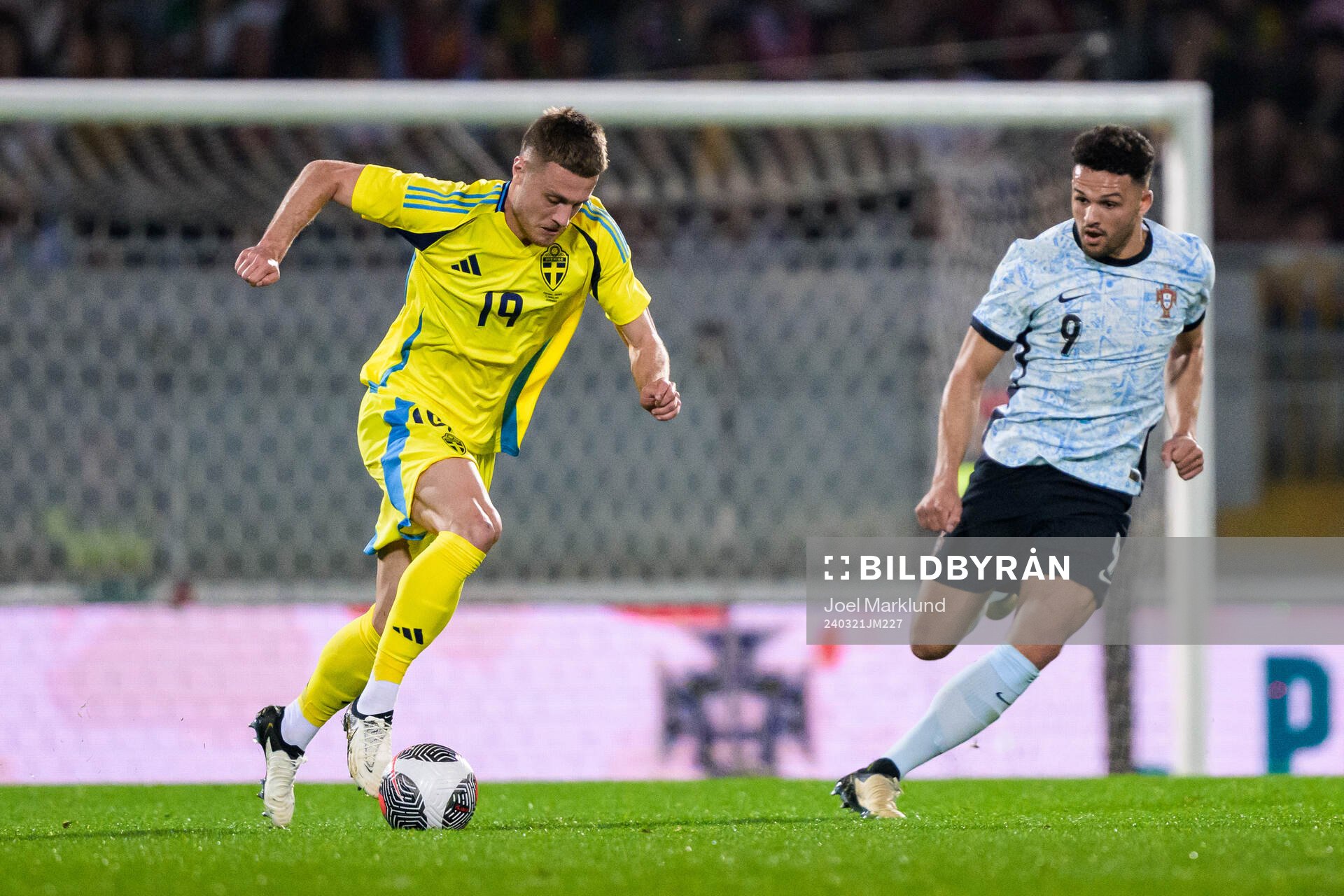 Mattias Svanberg of Sweden and Goncalo Ramos of Portugal during the international friendly football match between Portugal and Sweden on March 21, 2024 in Guimaraes.