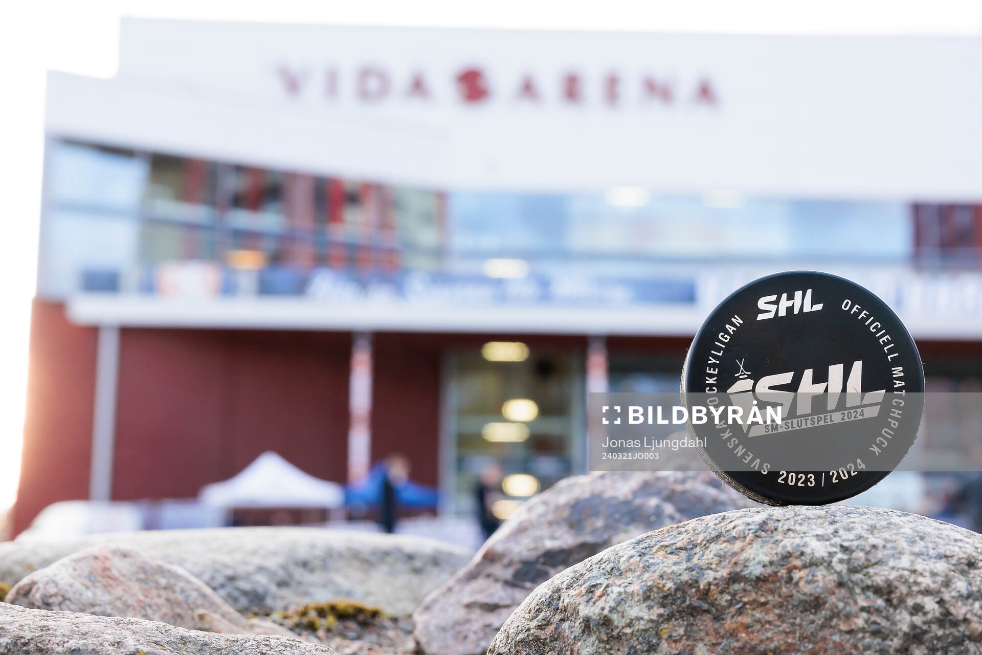 Matchpuck utanför Vida arena