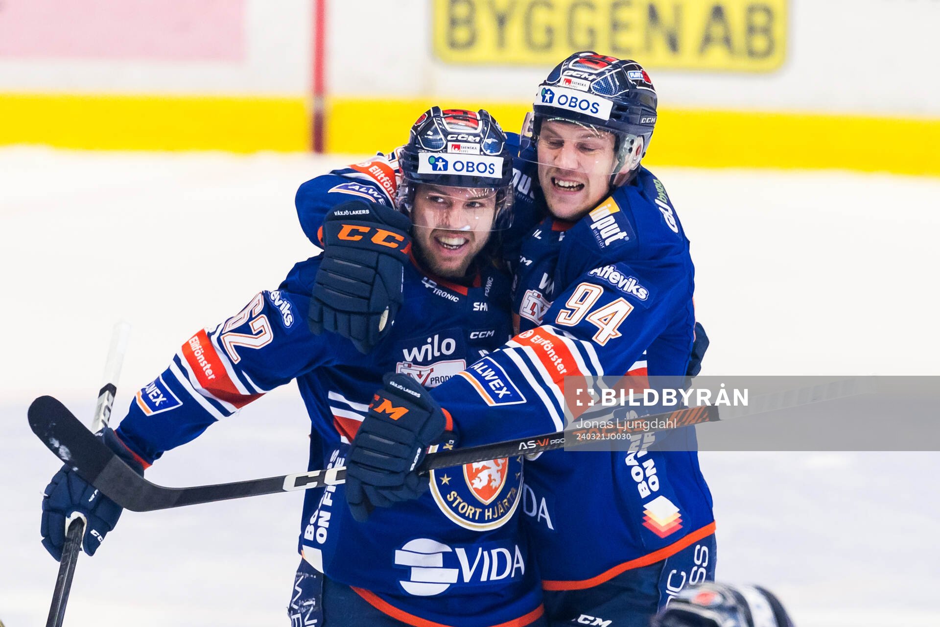 Växjös Manuel Ågren och Joel Persson jublar