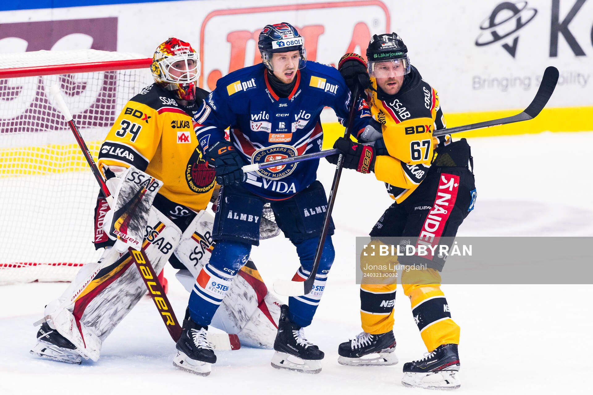 Växjös Kalle Kossila oroar mot Luleås målvakt Joel