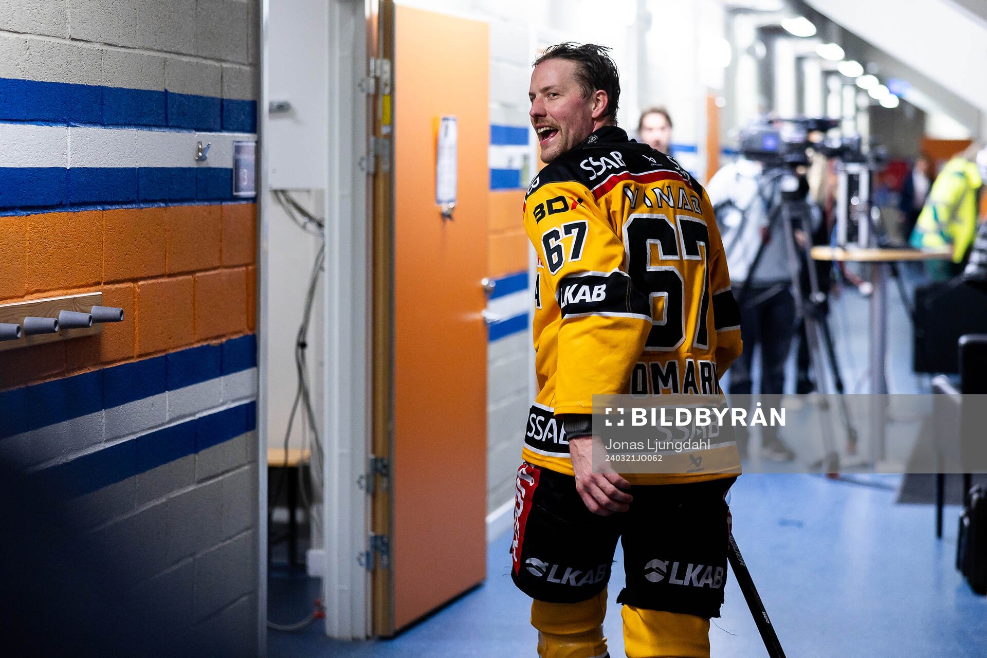 Luleås Linus Omark är irriterad i spelargången