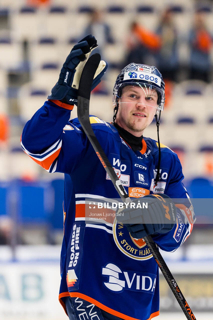 Växjös Joel Persson jublar