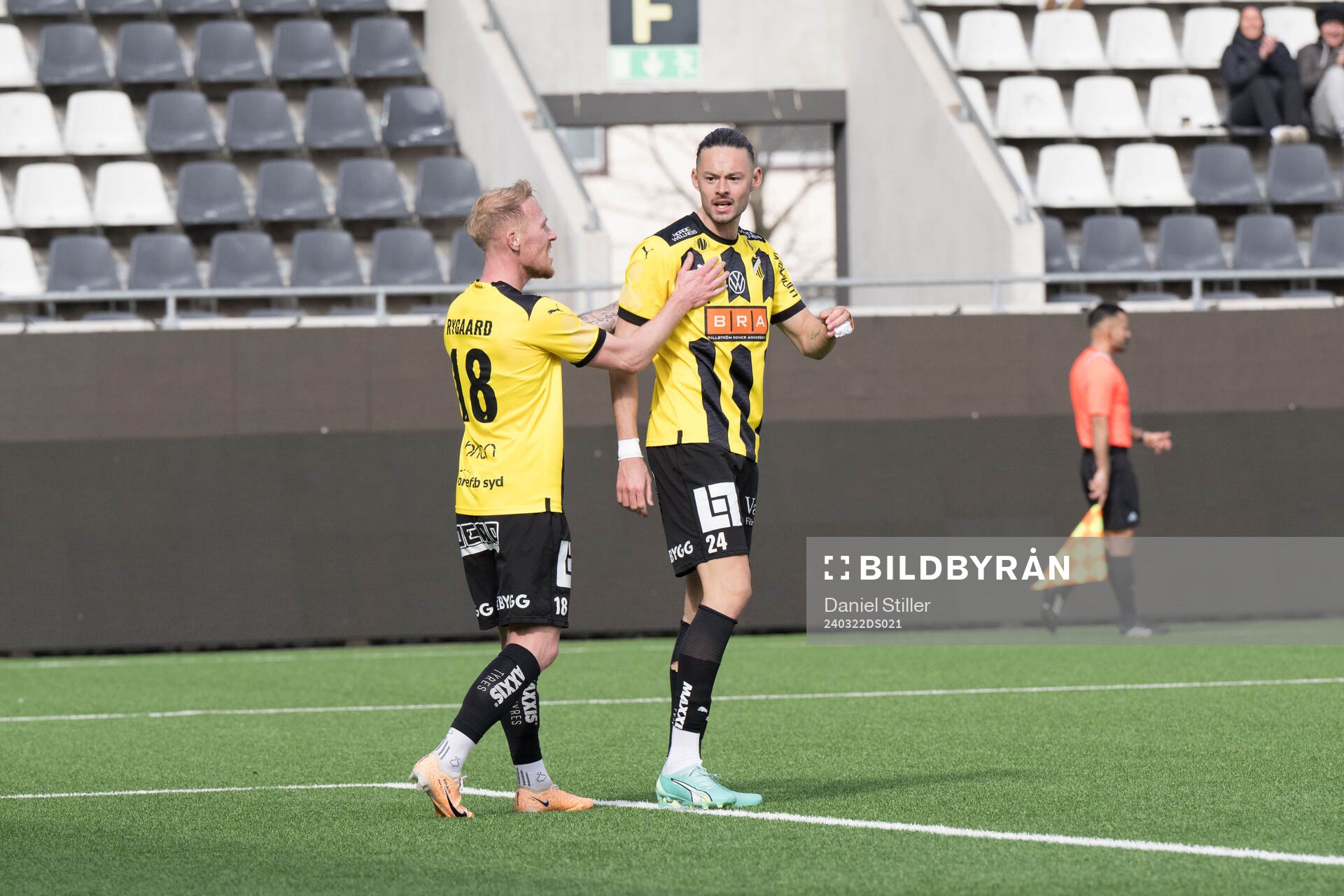 Häckens Mikkel Rygaard Jensen och Amor Layouni jublar