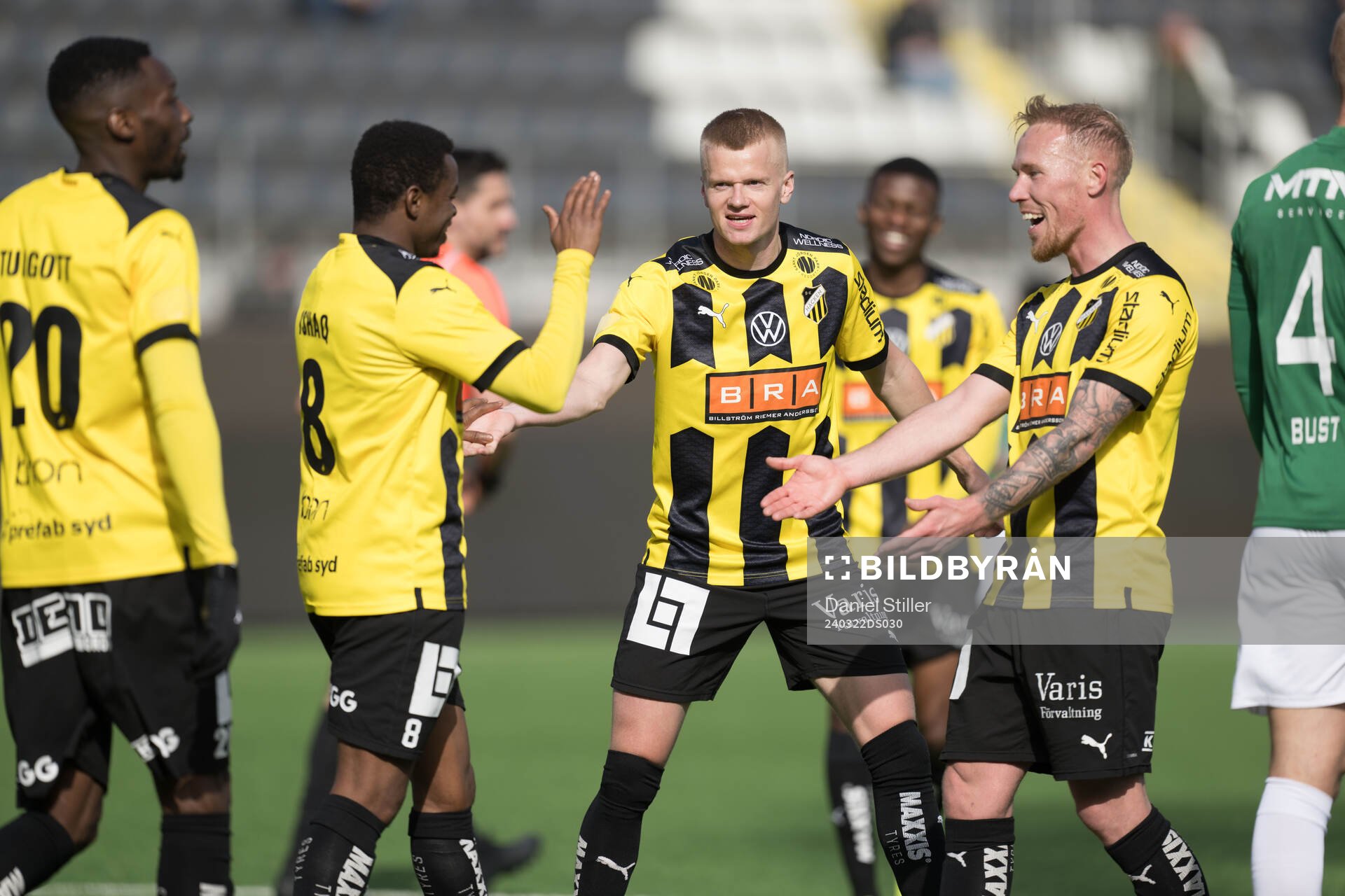 Häckens Abdulrazaq Ishaq, Axel Lindahl och