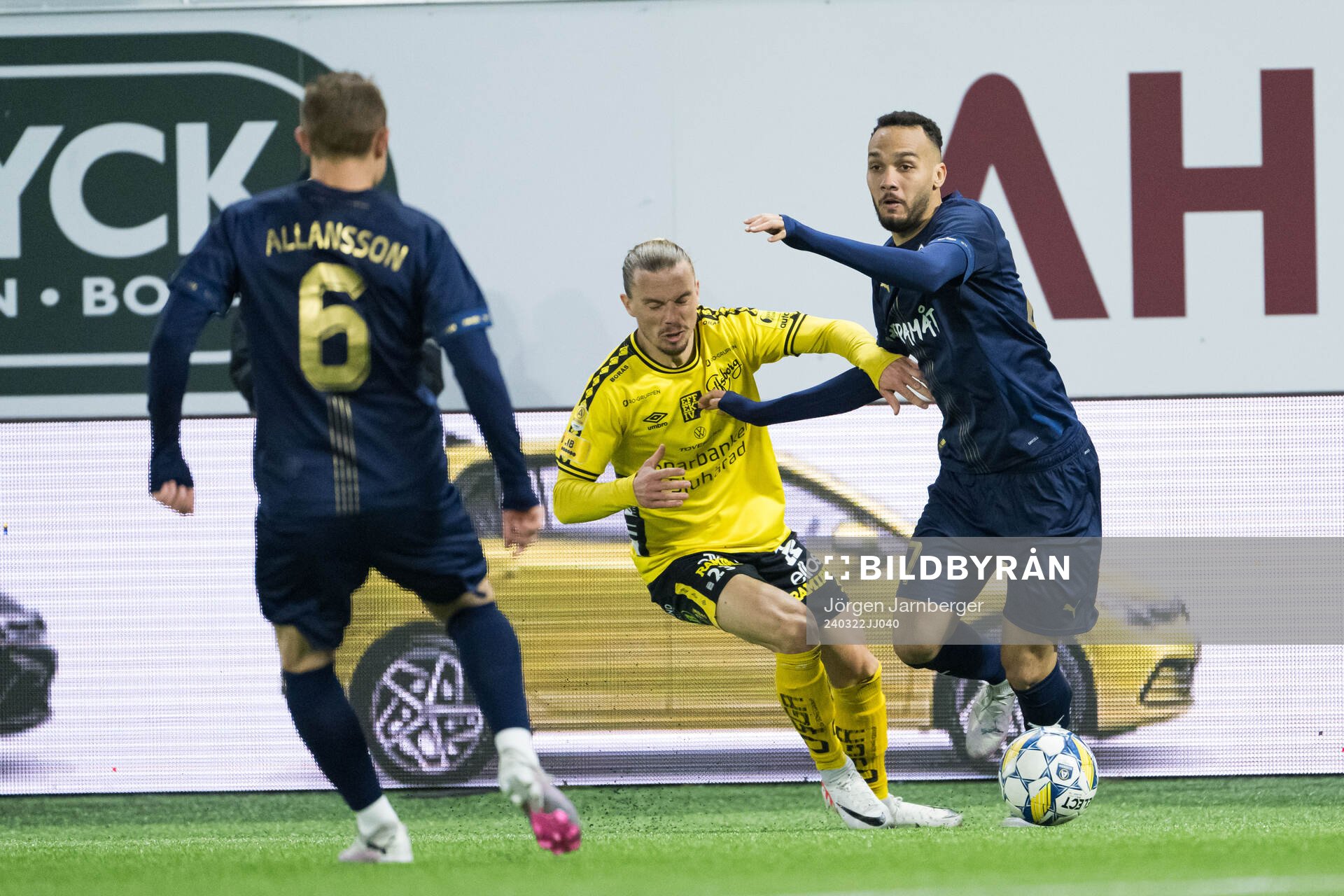 Elfsborgs Niklas Hult och Halmstads Vinicius Nogueira De