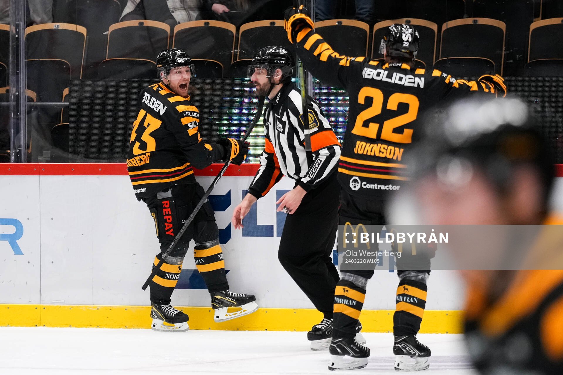 Skellefteås Filip Sandberg och Jonathan Johnson jublar